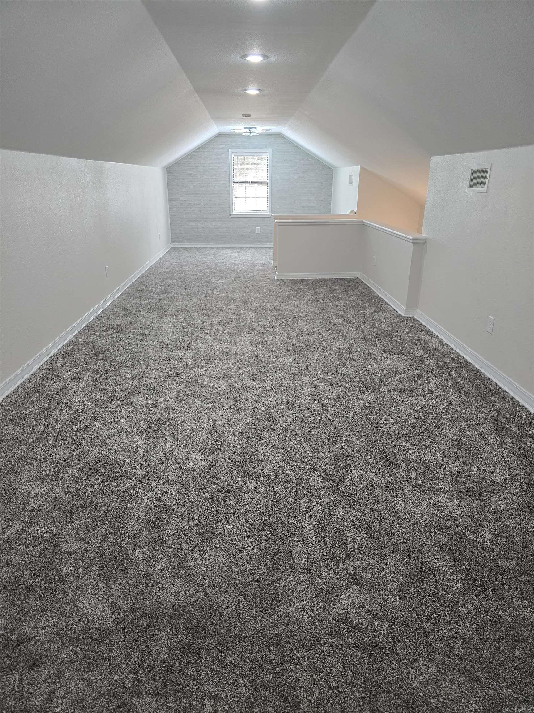 HOLLOW HILLS - Residential