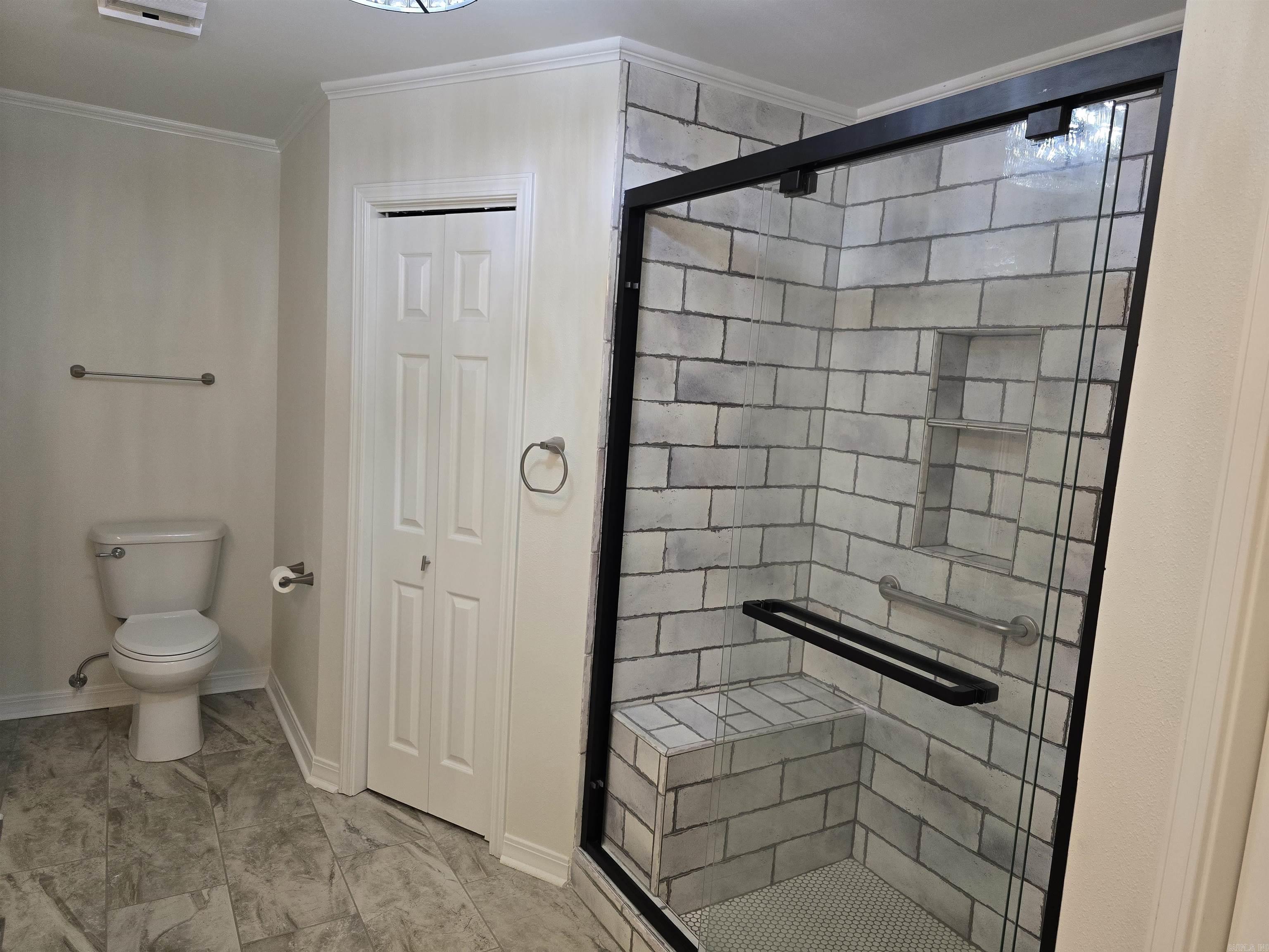 HOLLOW HILLS - Residential