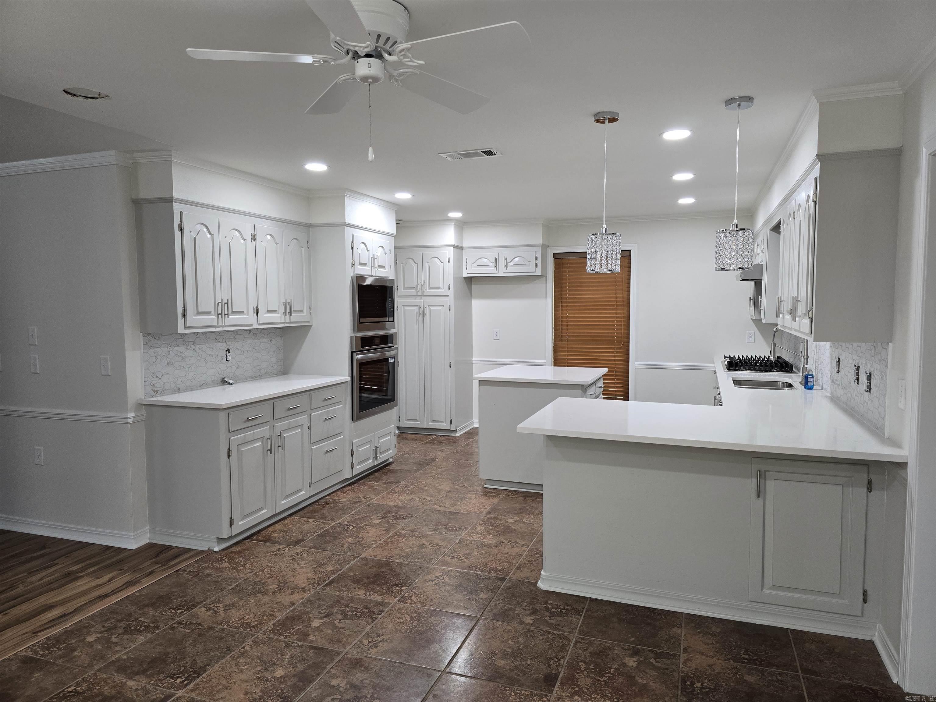 HOLLOW HILLS - Residential