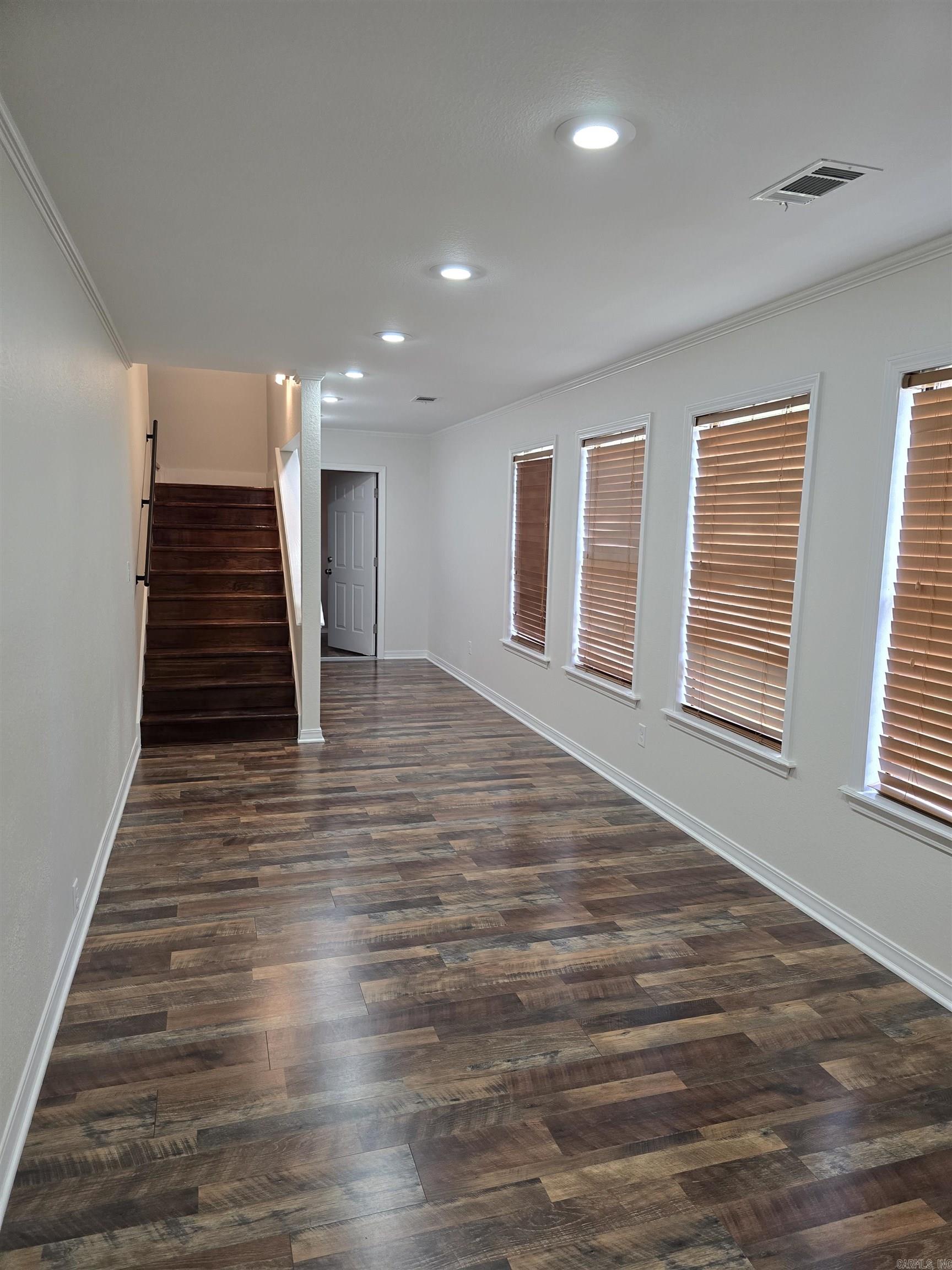 HOLLOW HILLS - Residential