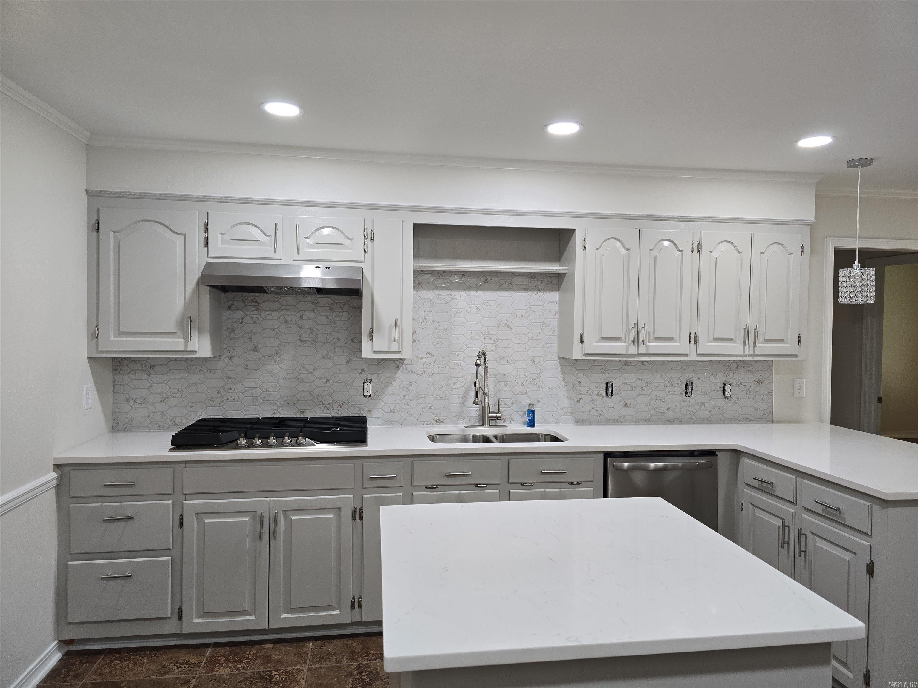 HOLLOW HILLS - Residential