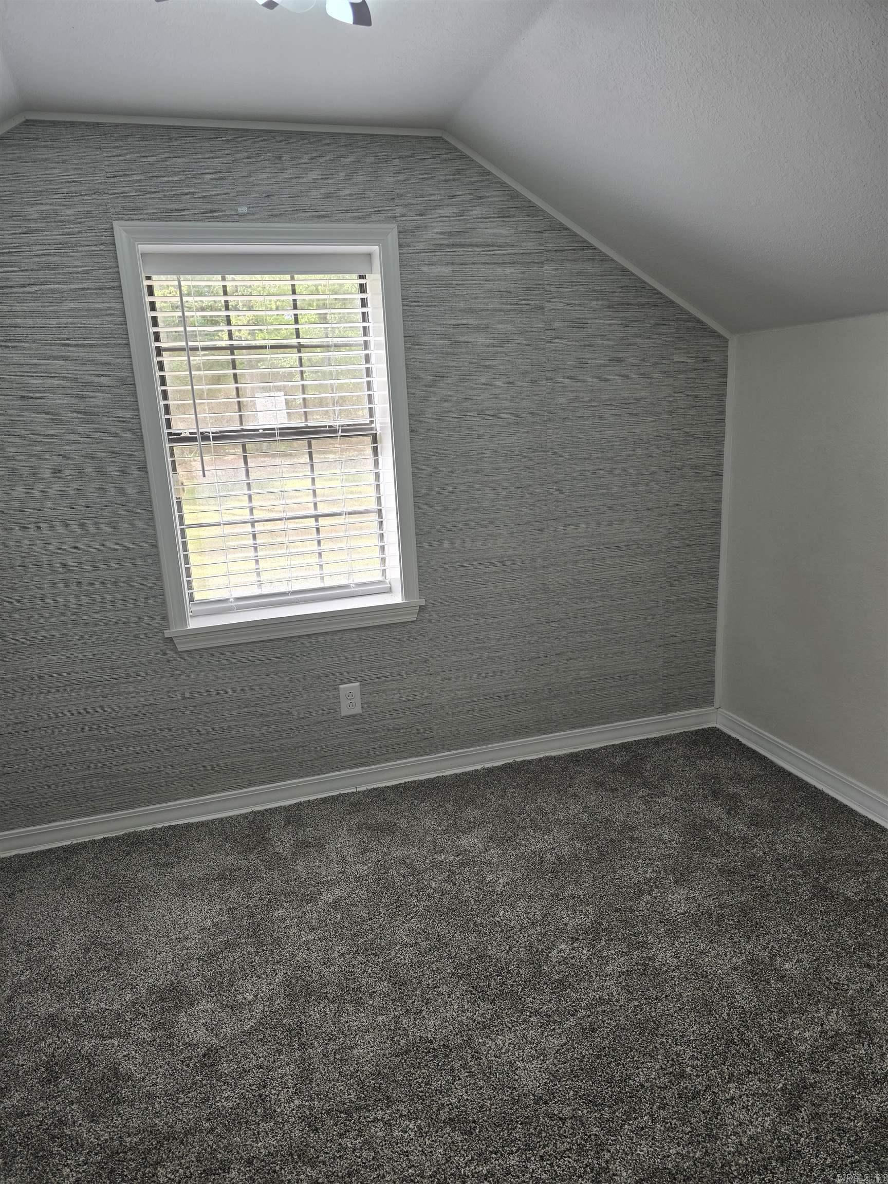 HOLLOW HILLS - Residential