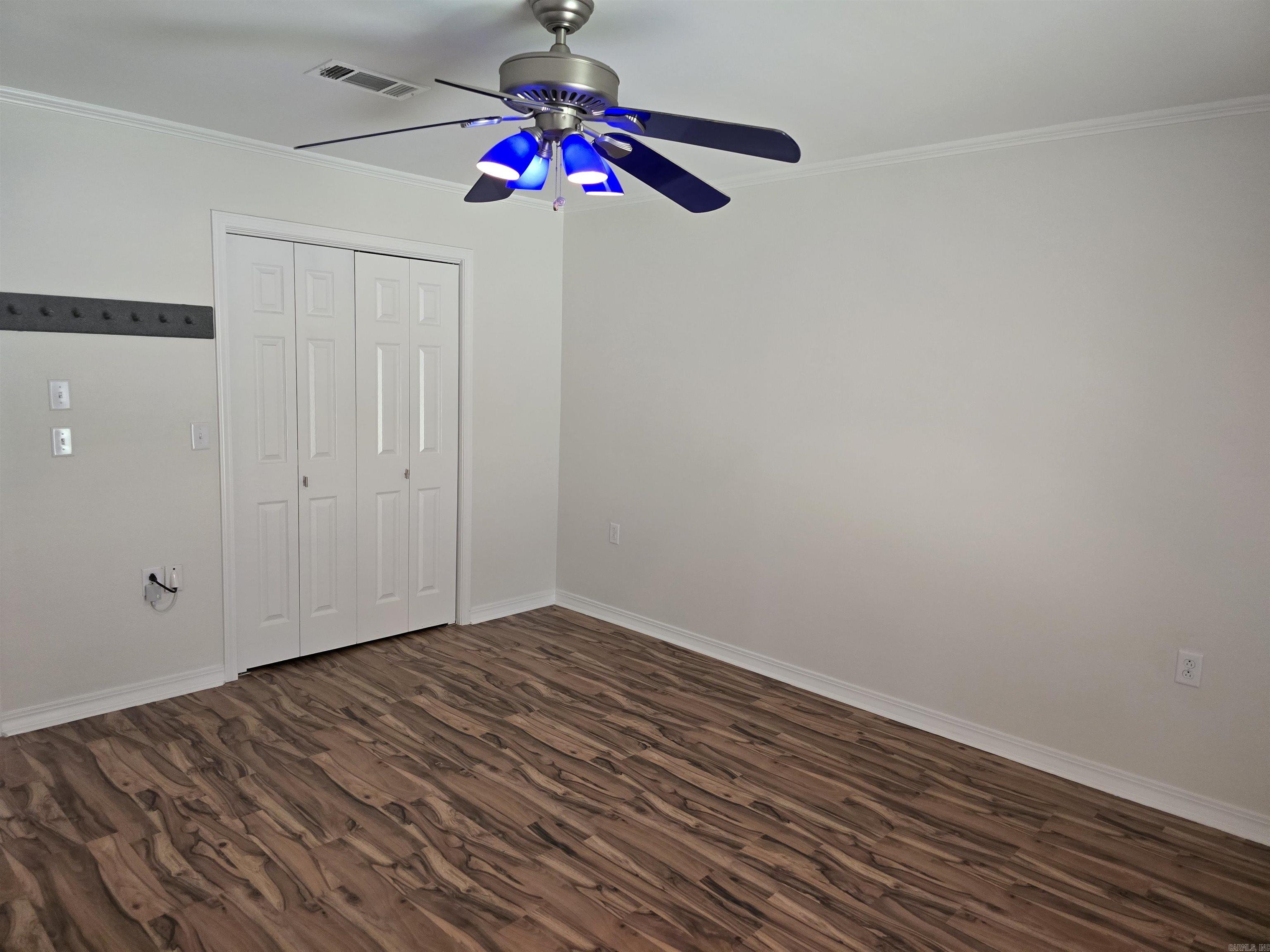 HOLLOW HILLS - Residential