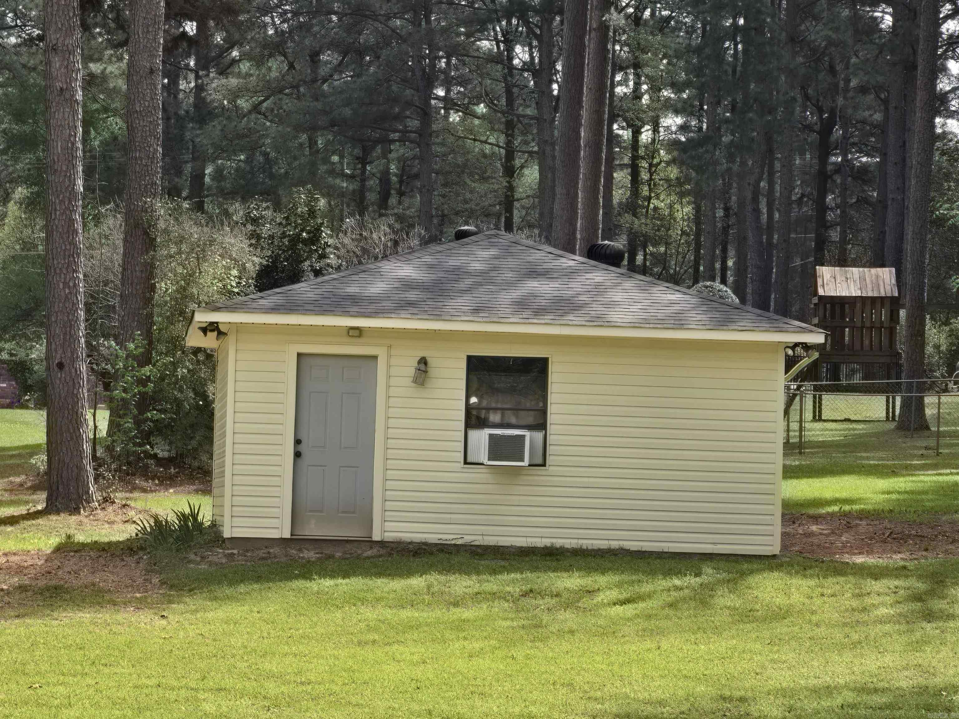 HOLLOW HILLS - Residential