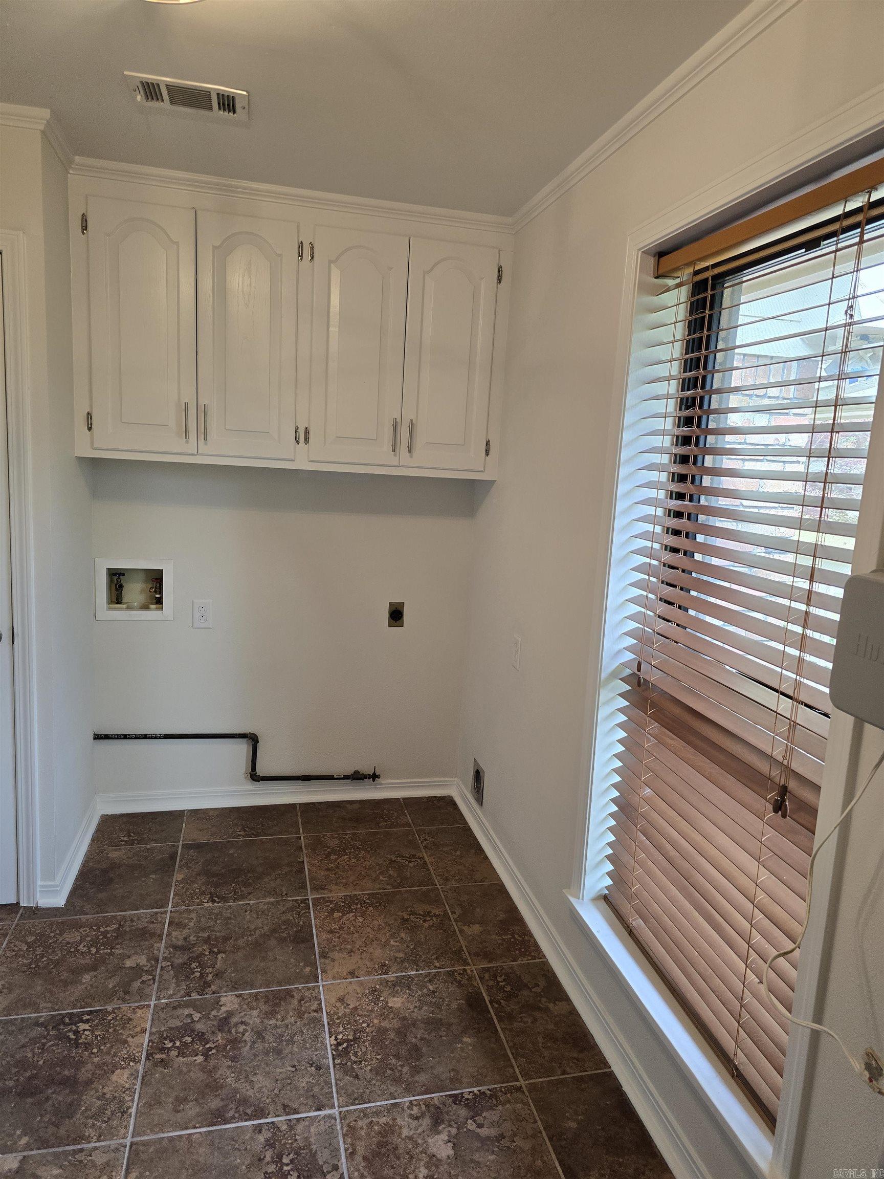 HOLLOW HILLS - Residential