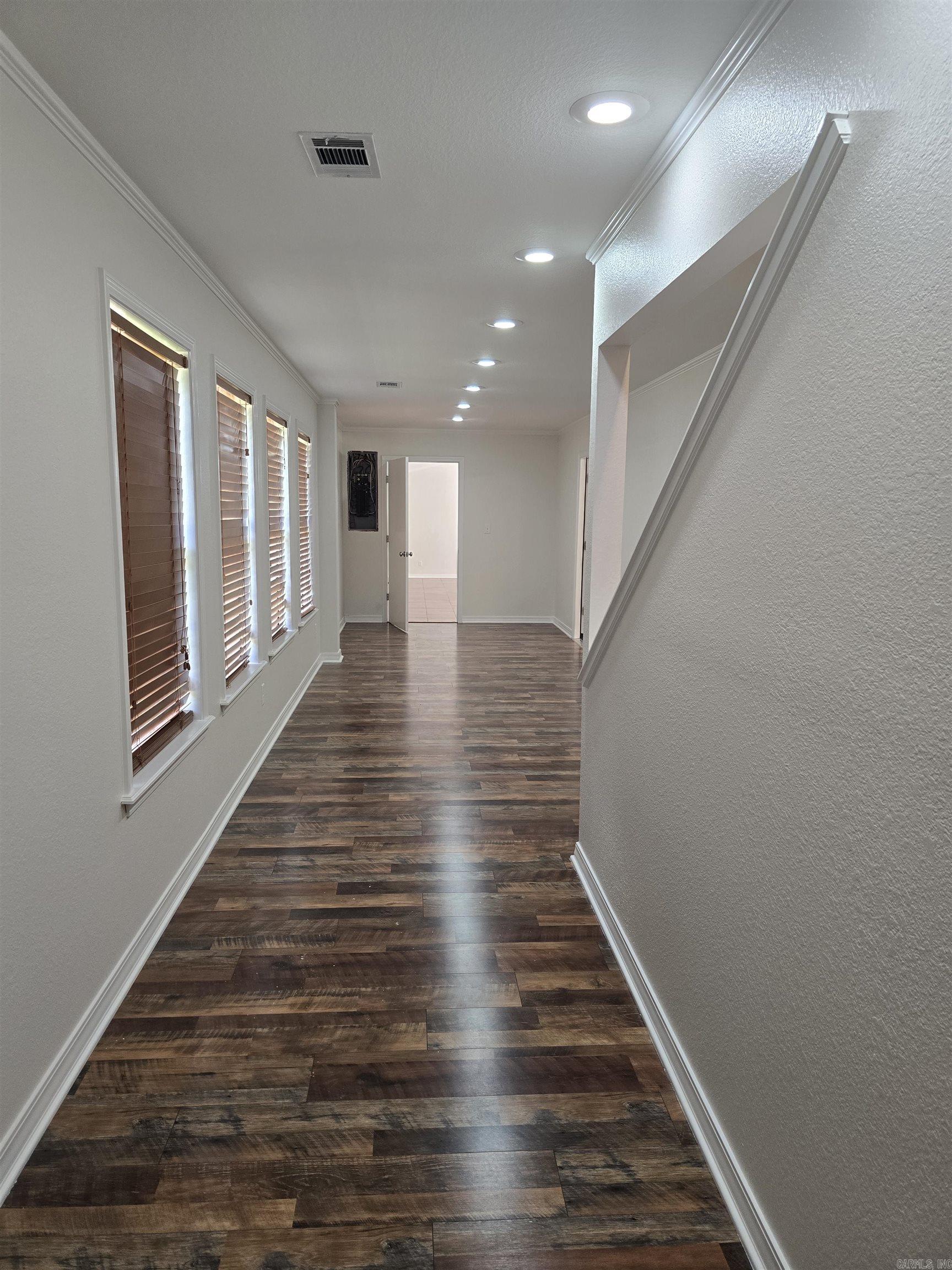 HOLLOW HILLS - Residential