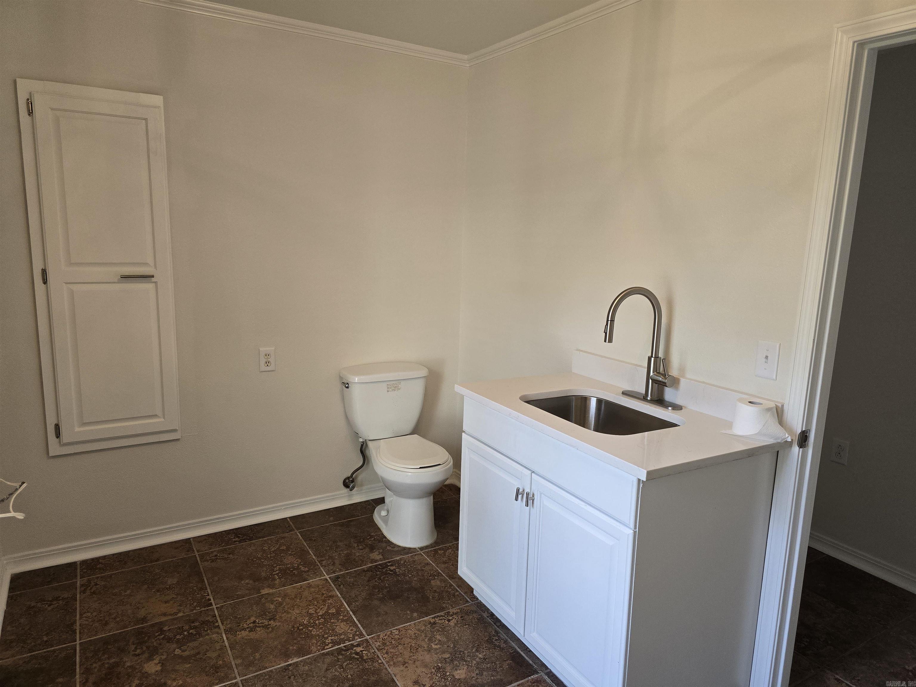 HOLLOW HILLS - Residential