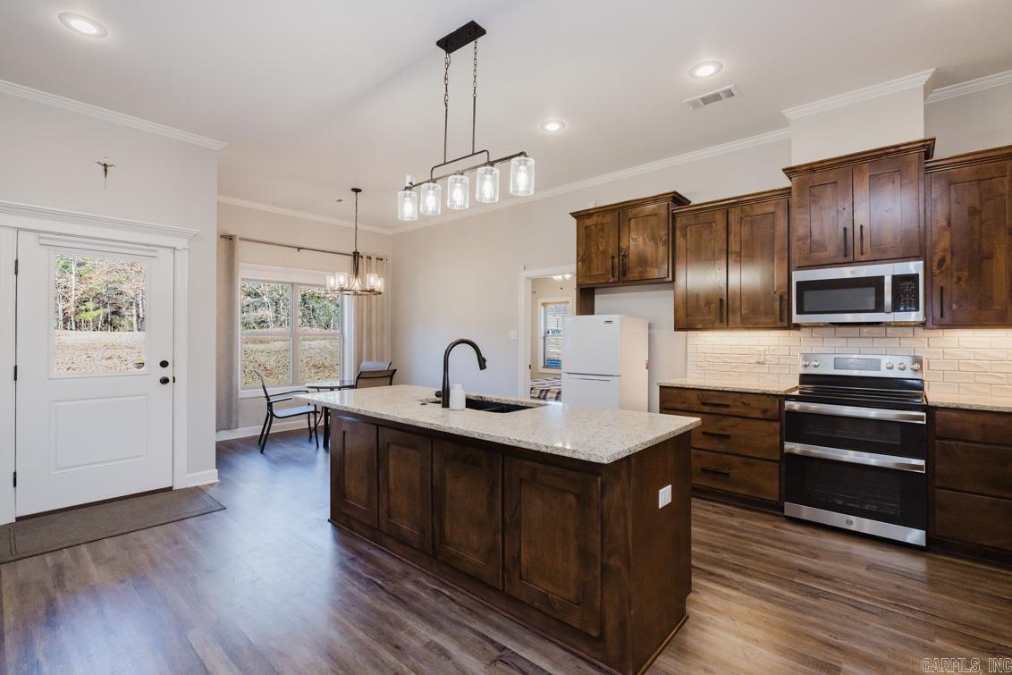 HURRICANE HILLS - Residential