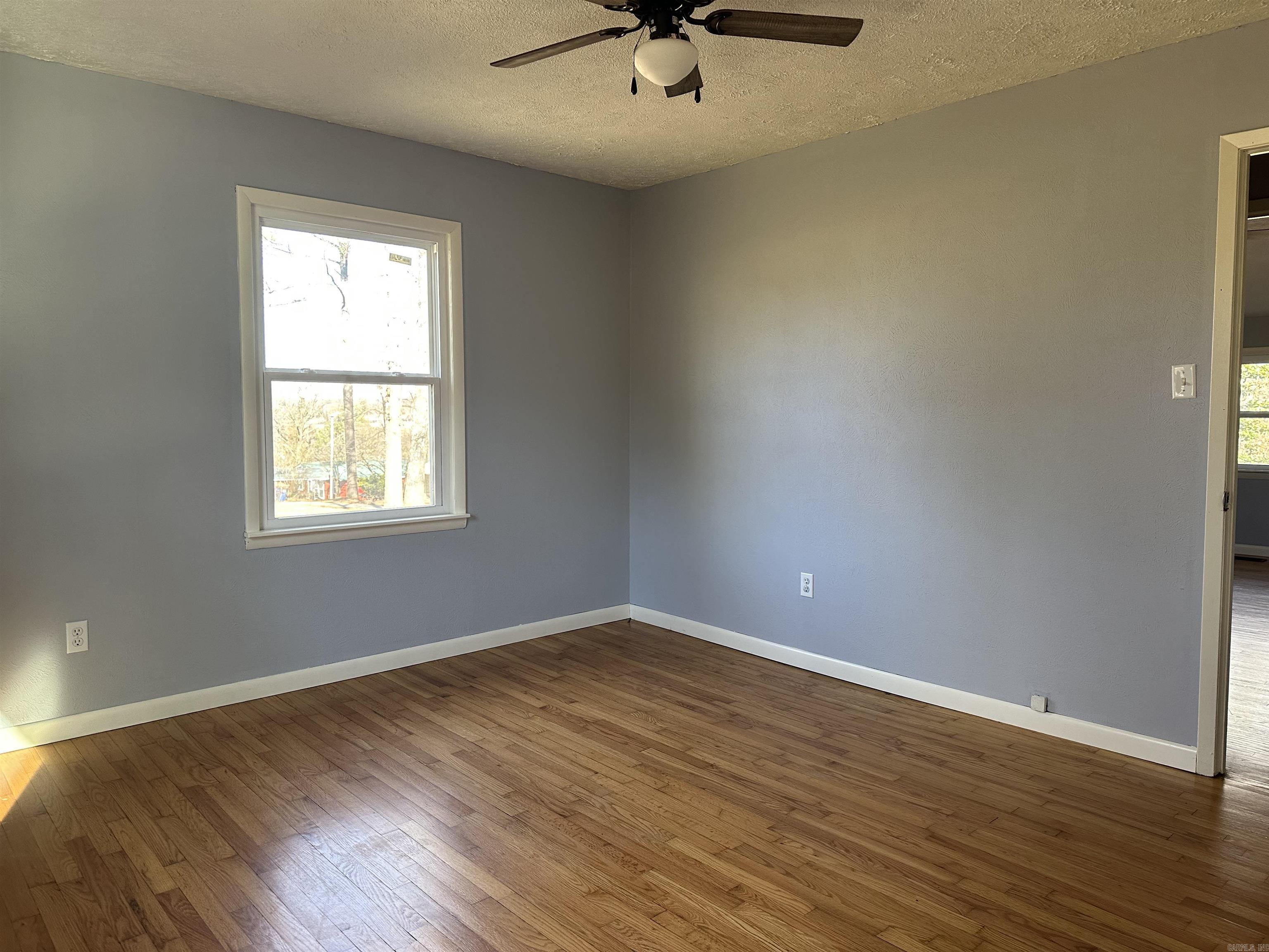 LASSITERS RIVERVIEW - Residential