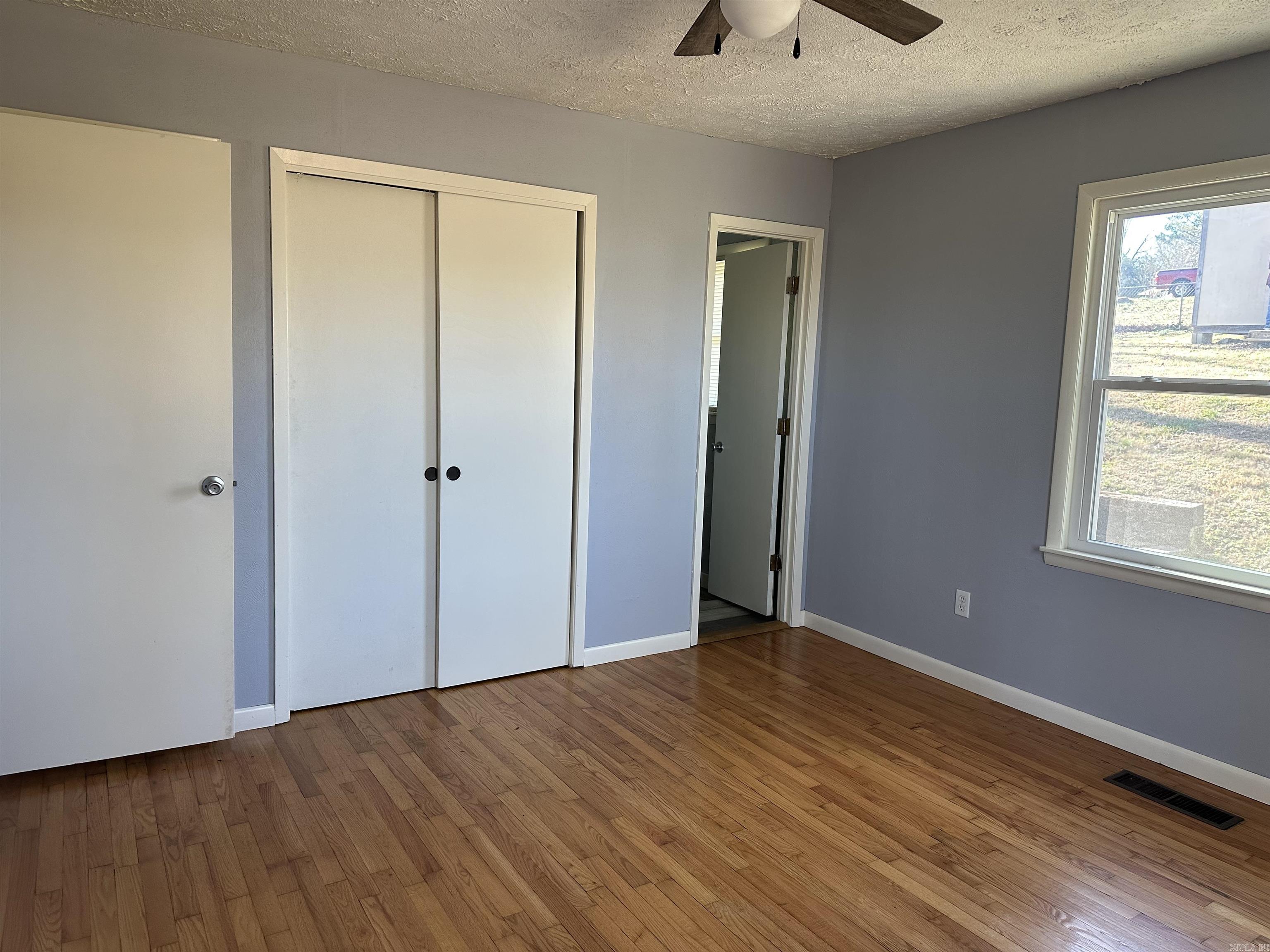 LASSITERS RIVERVIEW - Residential