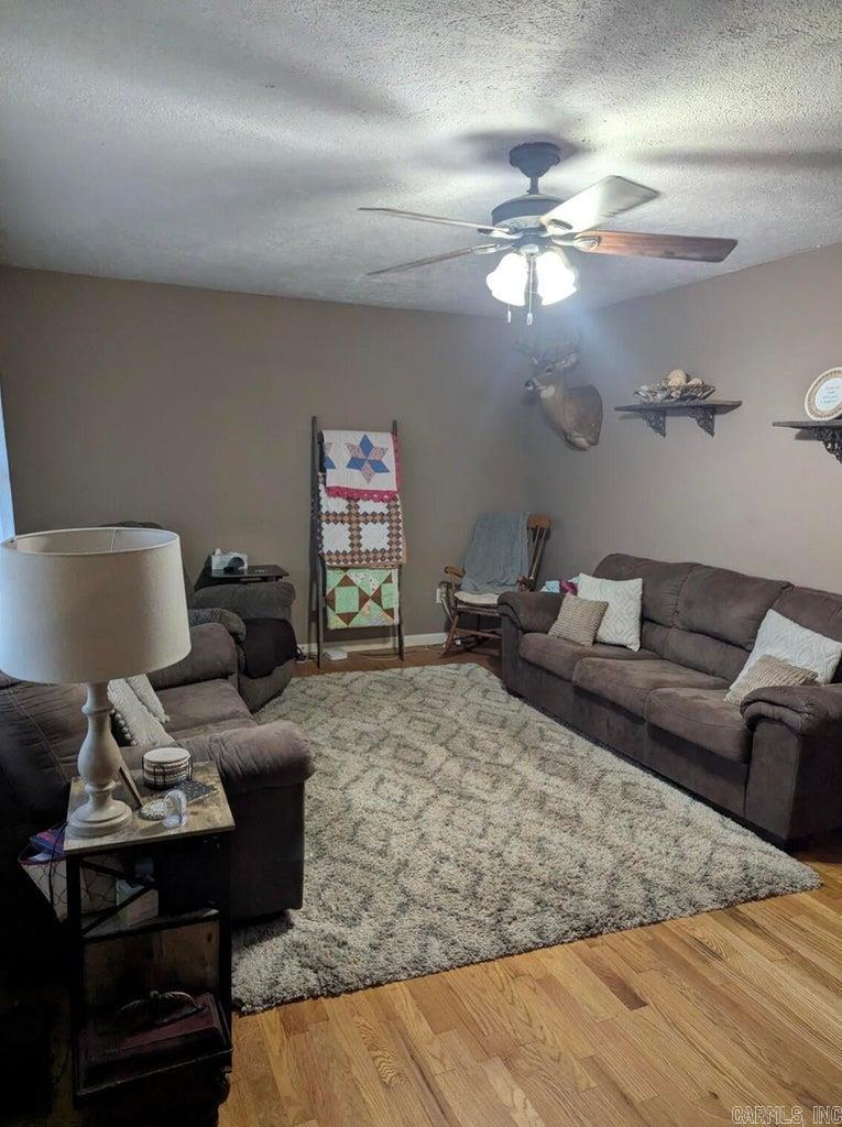 LASSITERS RIVERVIEW - Residential