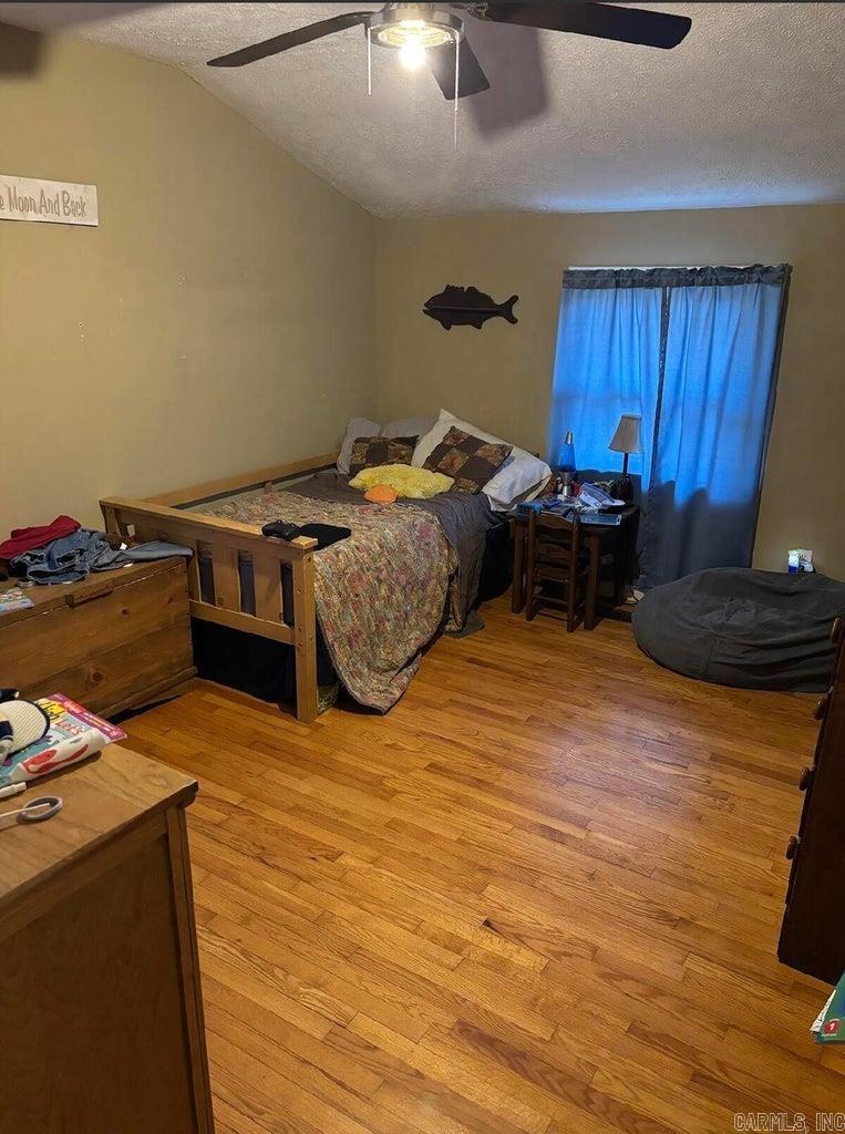 LASSITERS RIVERVIEW - Residential