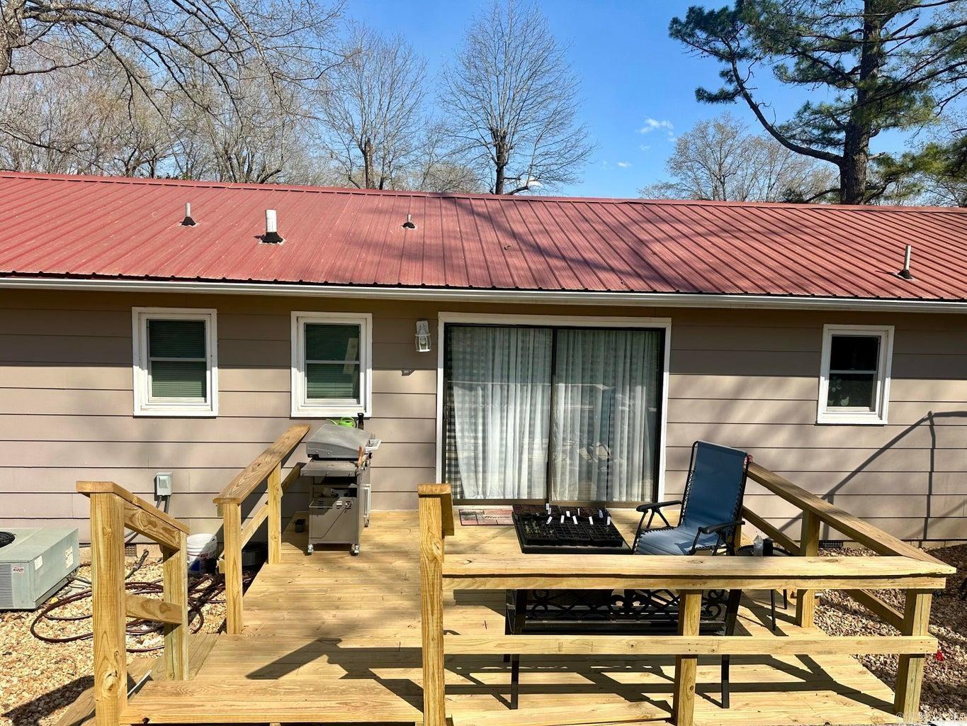 LASSITERS RIVERVIEW - Residential