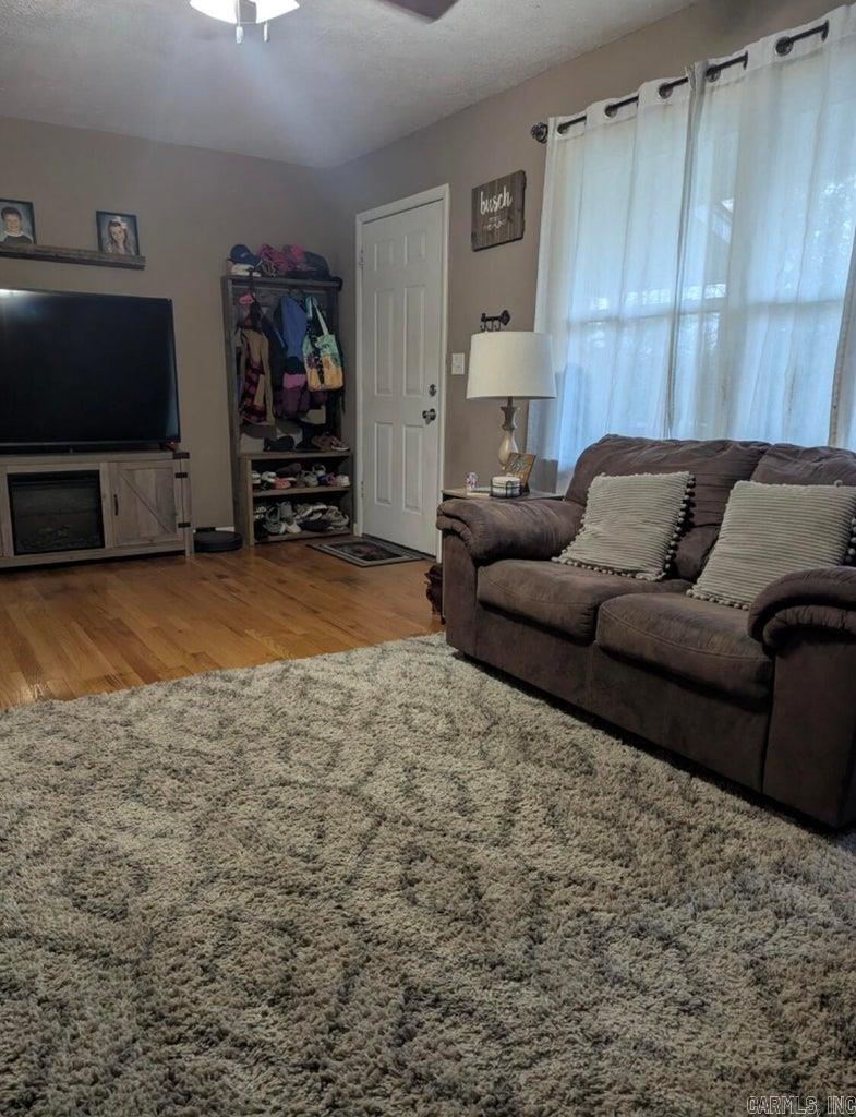 LASSITERS RIVERVIEW - Residential