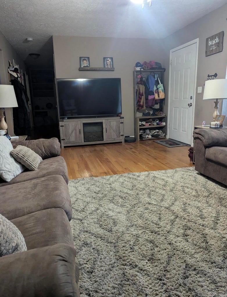 LASSITERS RIVERVIEW - Residential