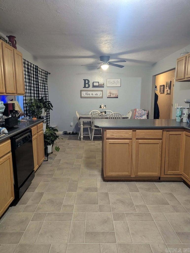 LASSITERS RIVERVIEW - Residential
