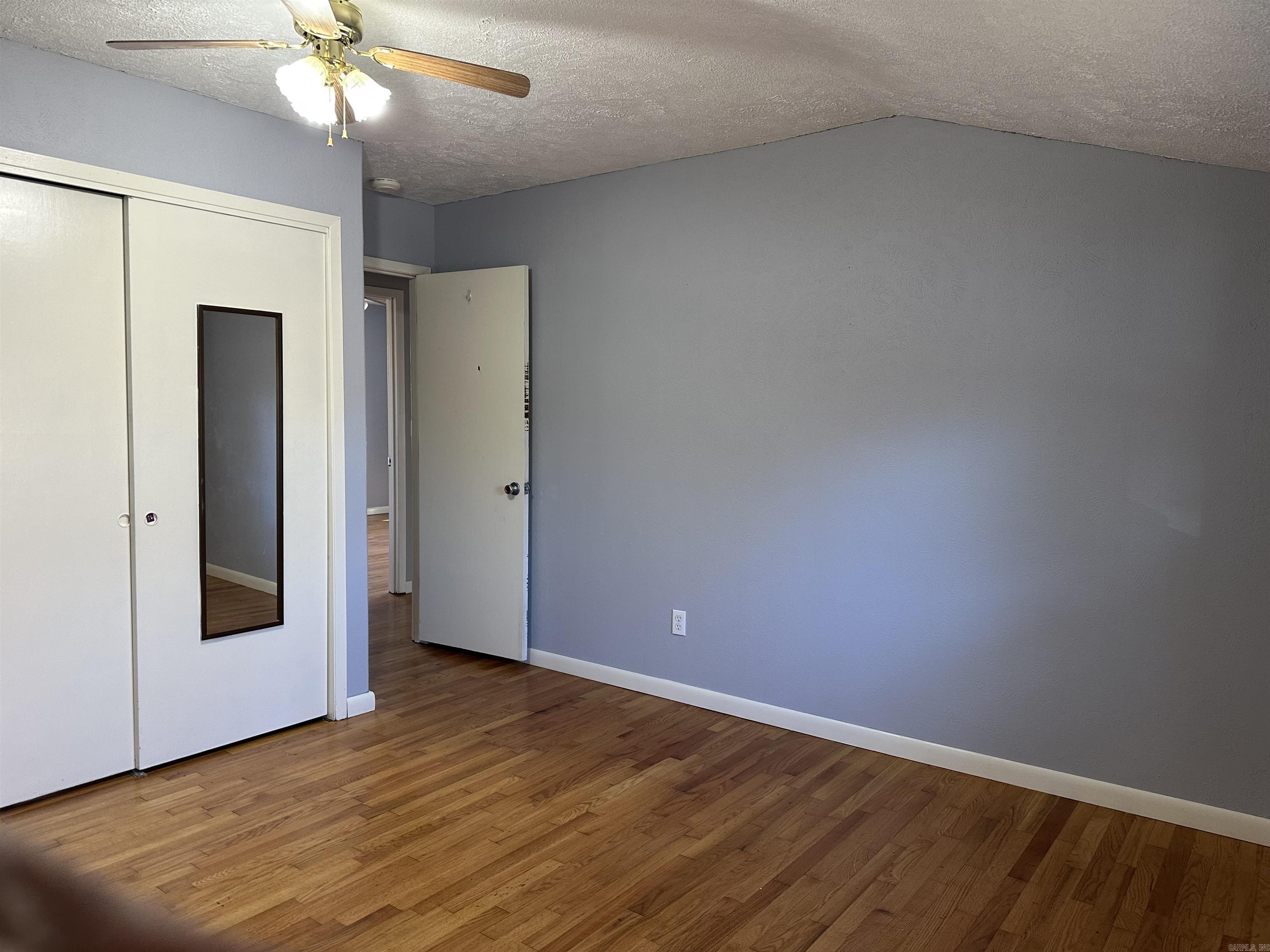 LASSITERS RIVERVIEW - Residential