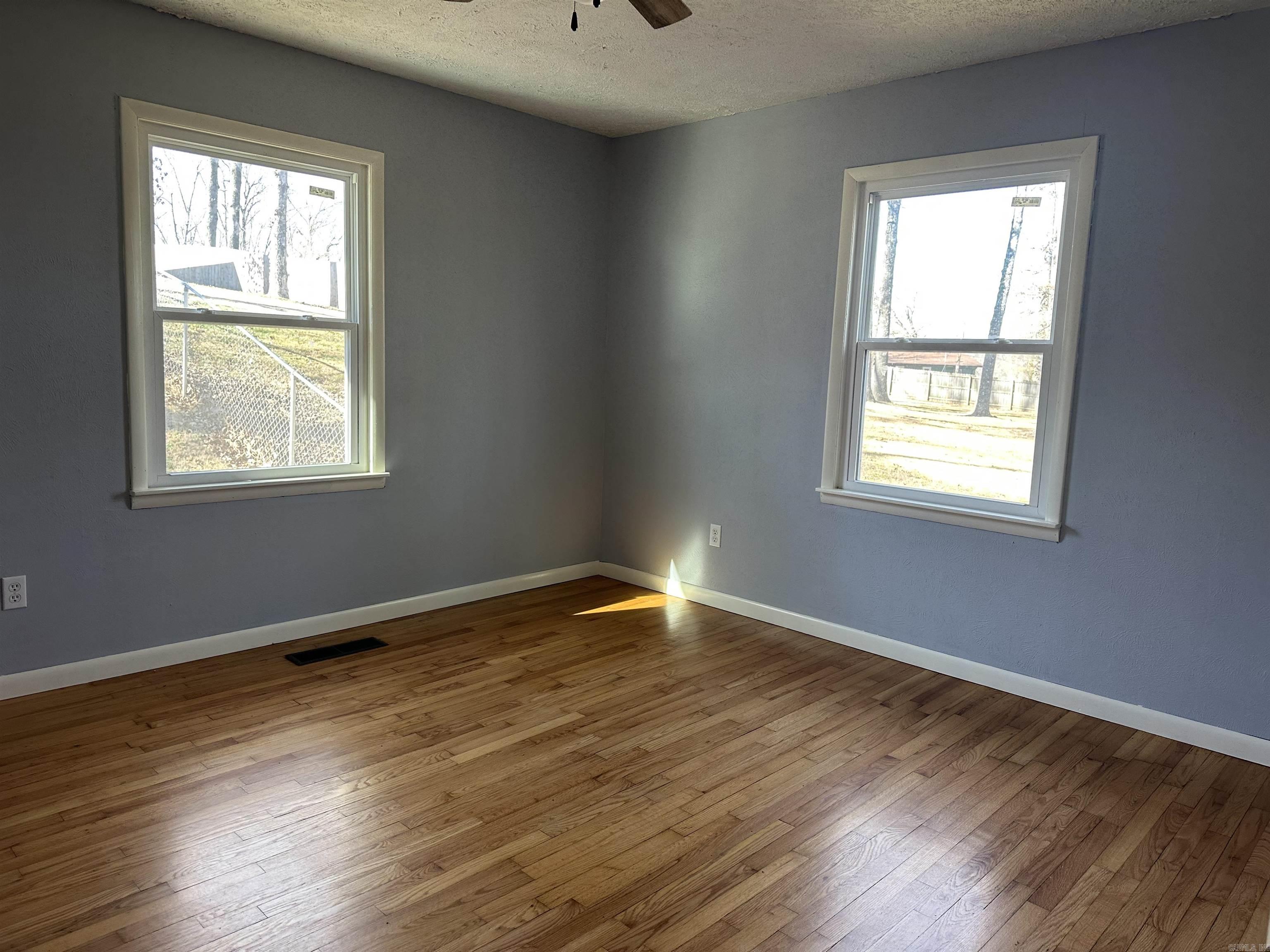 LASSITERS RIVERVIEW - Residential