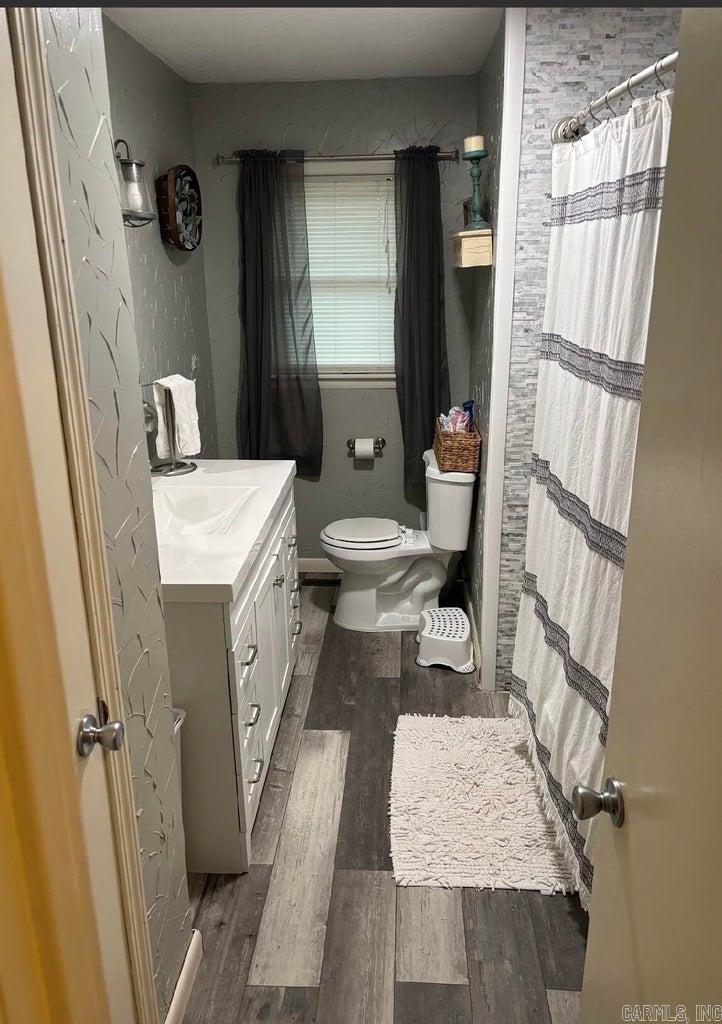 LASSITERS RIVERVIEW - Residential