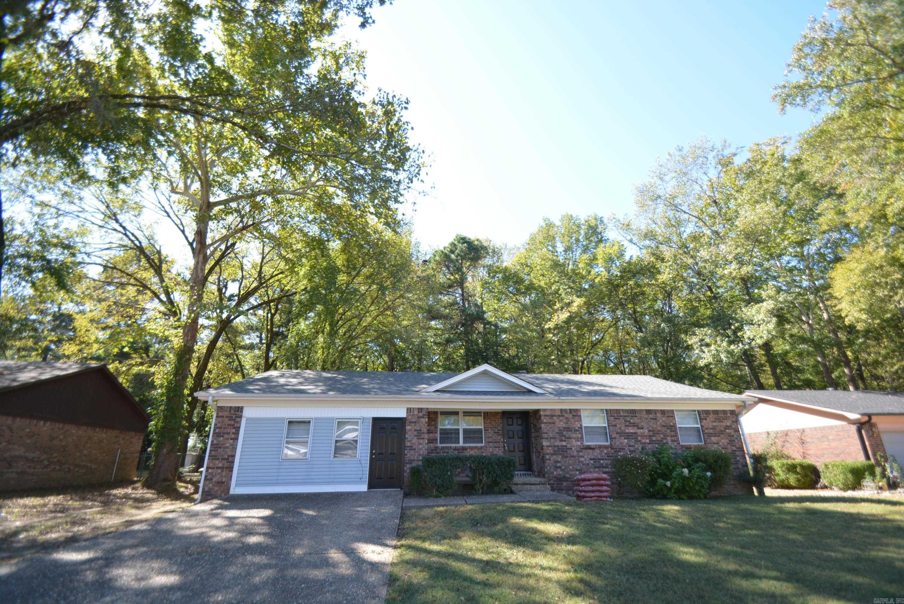 Check out this perfect 3 bedroom 2 bath house ready for you to call it home! Located near the Stagecoach/Colonel Glenn split in Little Rock. 24hr notice required for showings Monday through Friday 8:30am to 4:30pm two year lease in place Brand new carpet in the bedrooms, come and get it!
