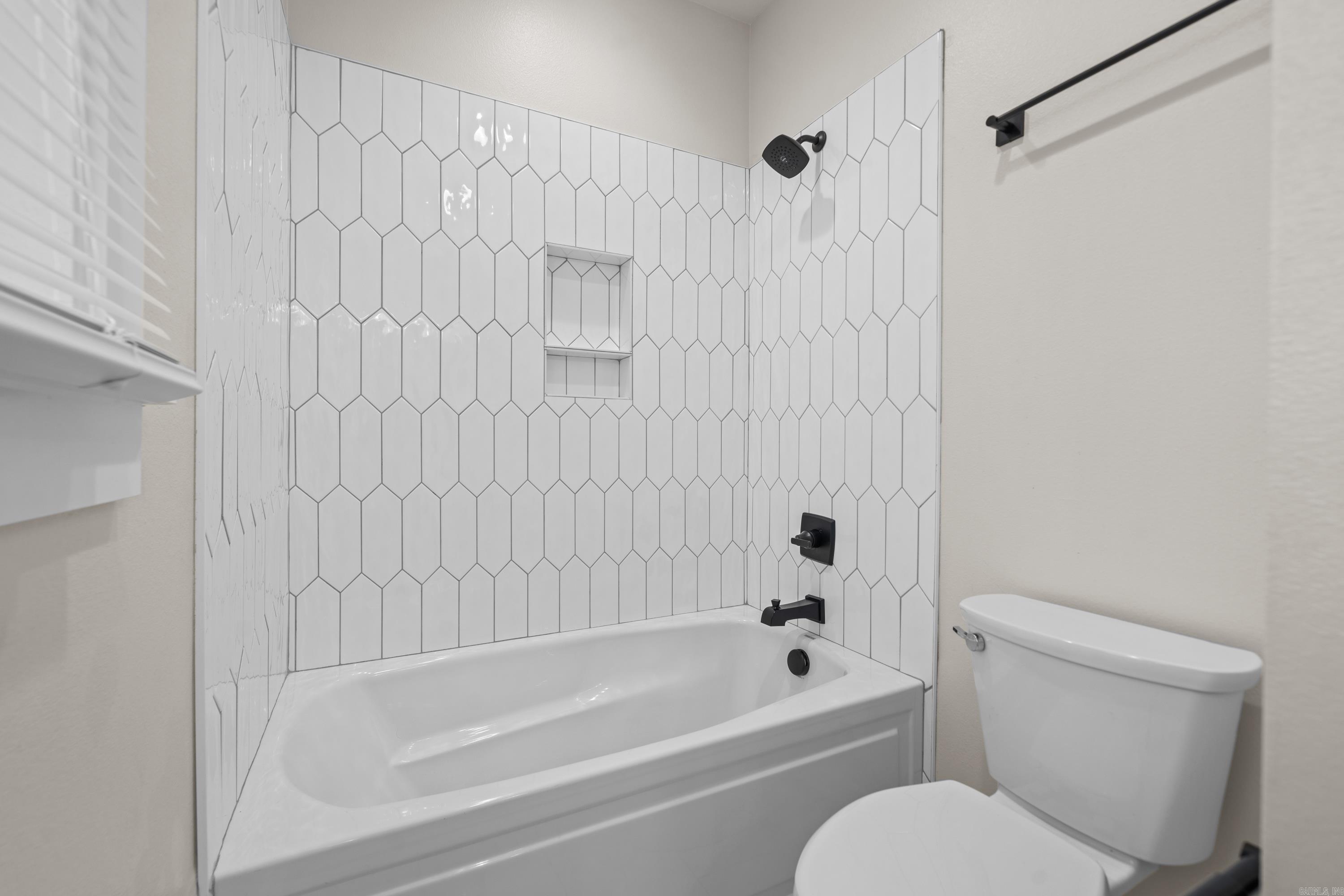 POND VIEW ESTATES - Residential Lease