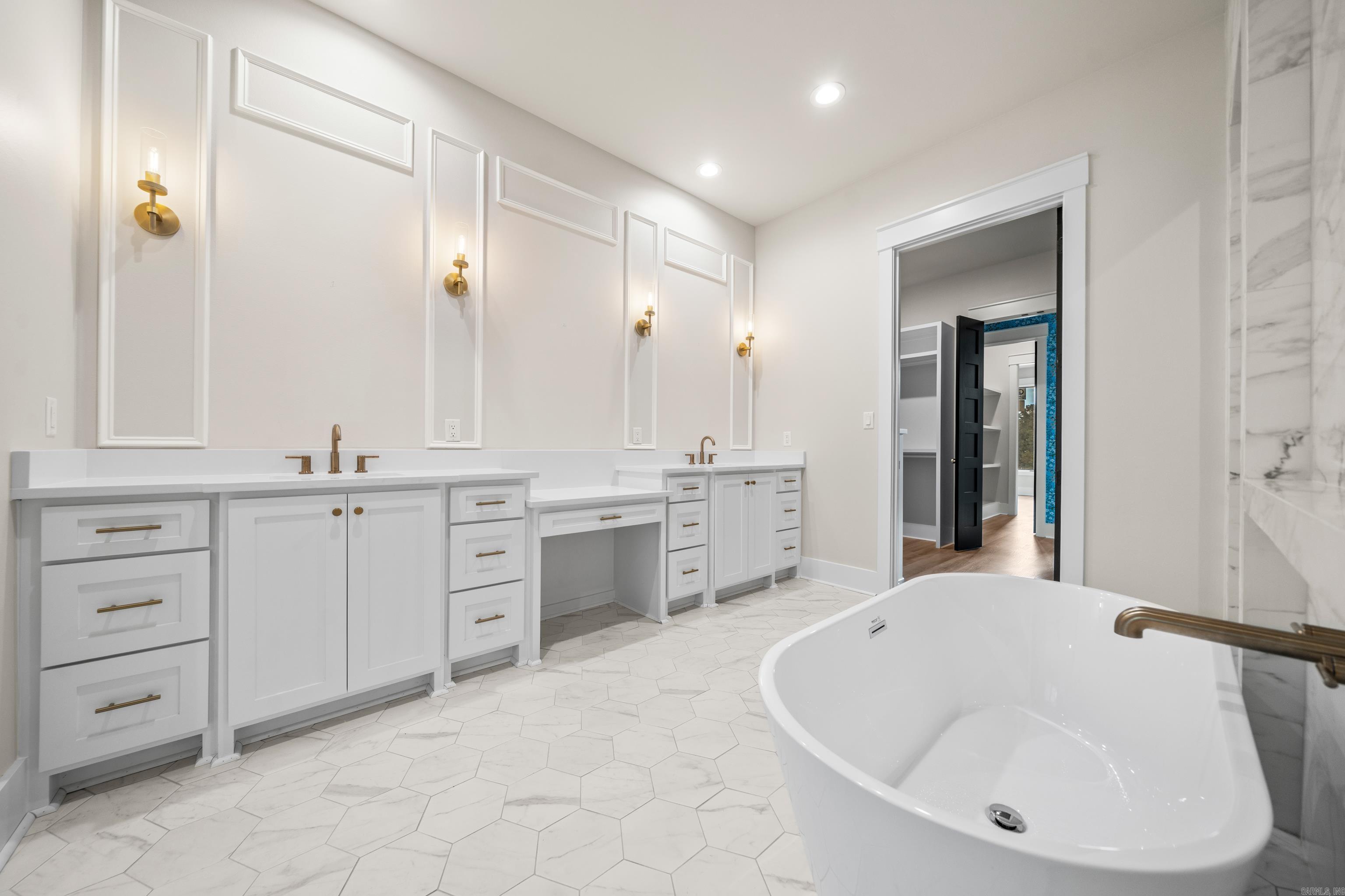 ARLINGTON PARK - Residential