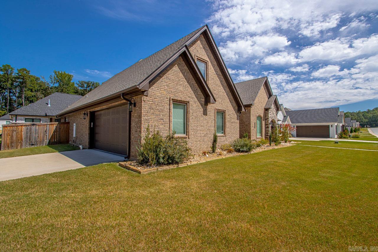 HURRICANE GARDENS - Residential