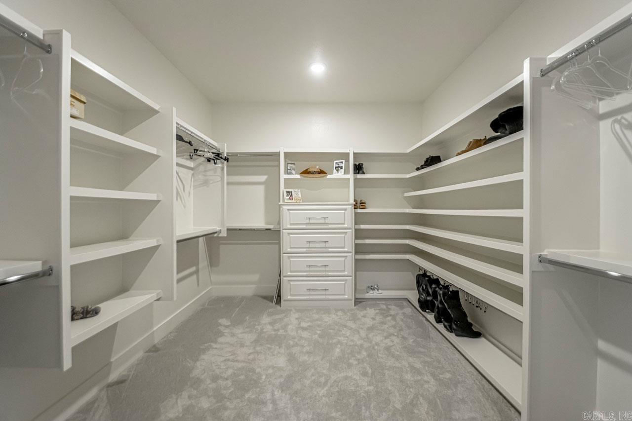 HURRICANE GARDENS - Residential