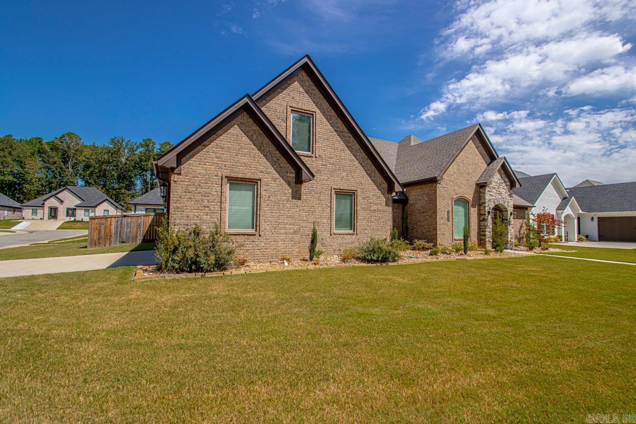 HURRICANE GARDENS - Residential