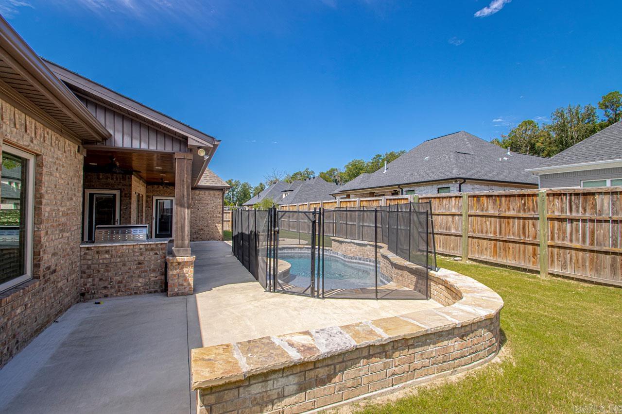 HURRICANE GARDENS - Residential