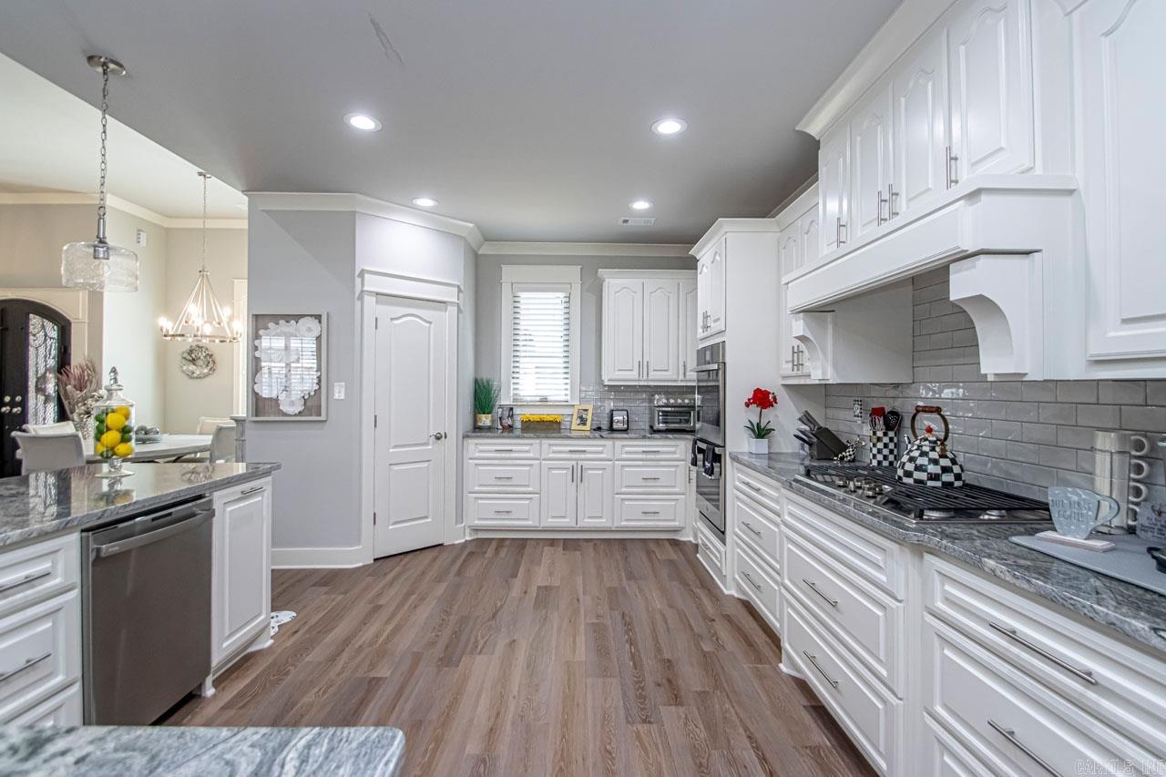 HURRICANE GARDENS - Residential