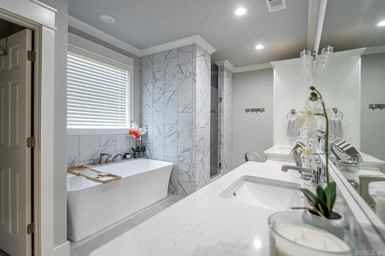 HURRICANE GARDENS - Residential