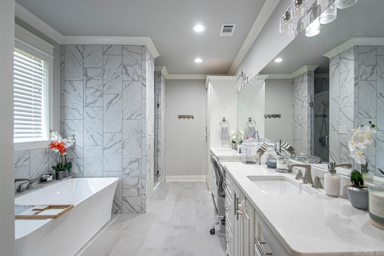 HURRICANE GARDENS - Residential