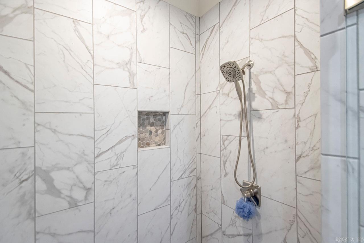 HURRICANE GARDENS - Residential