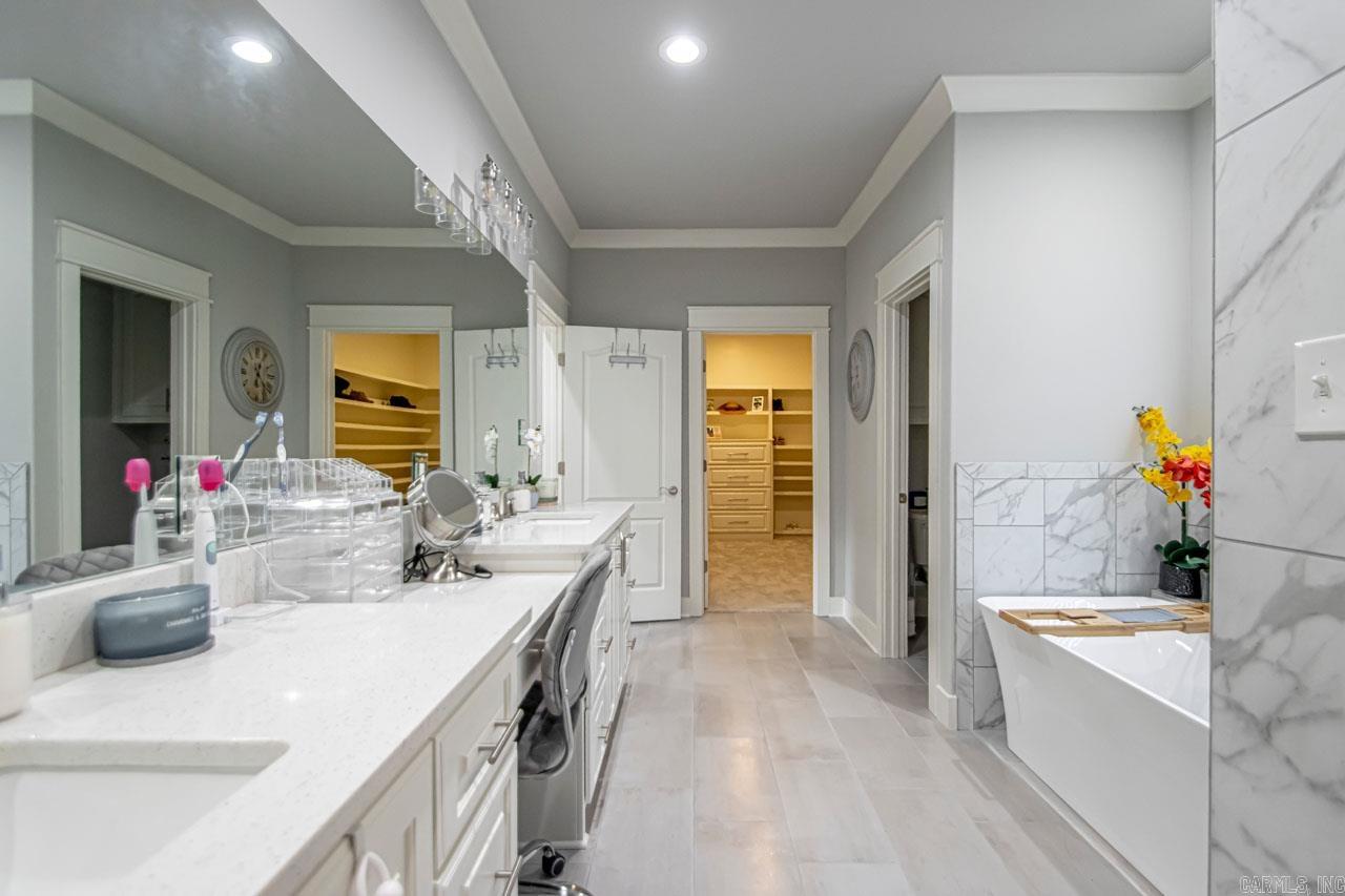 HURRICANE GARDENS - Residential