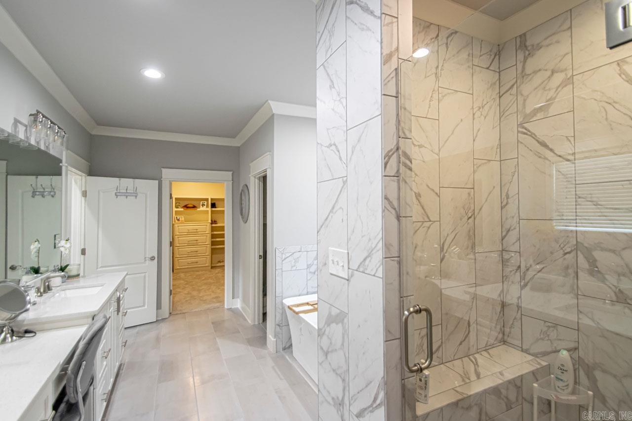 HURRICANE GARDENS - Residential