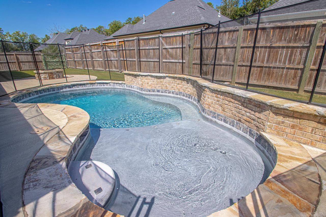 HURRICANE GARDENS - Residential