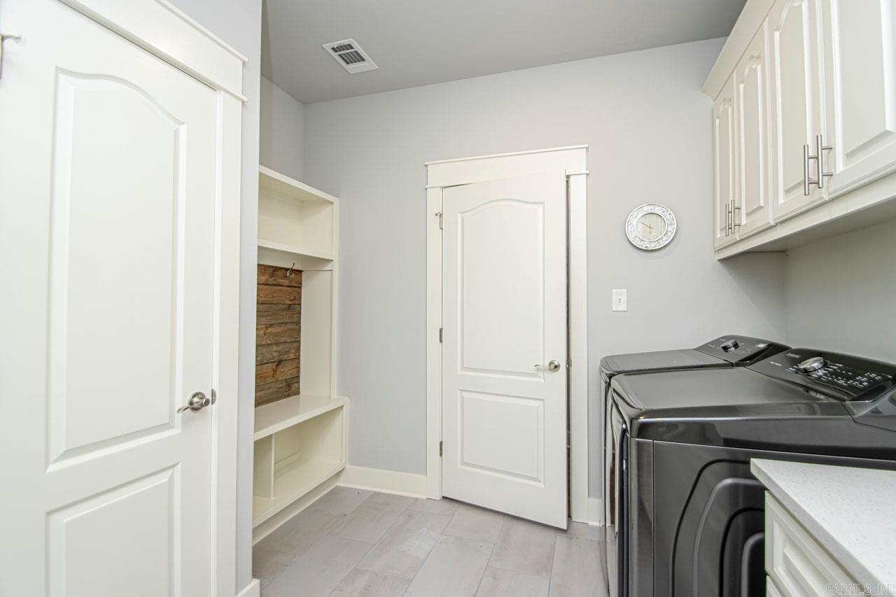 HURRICANE GARDENS - Residential