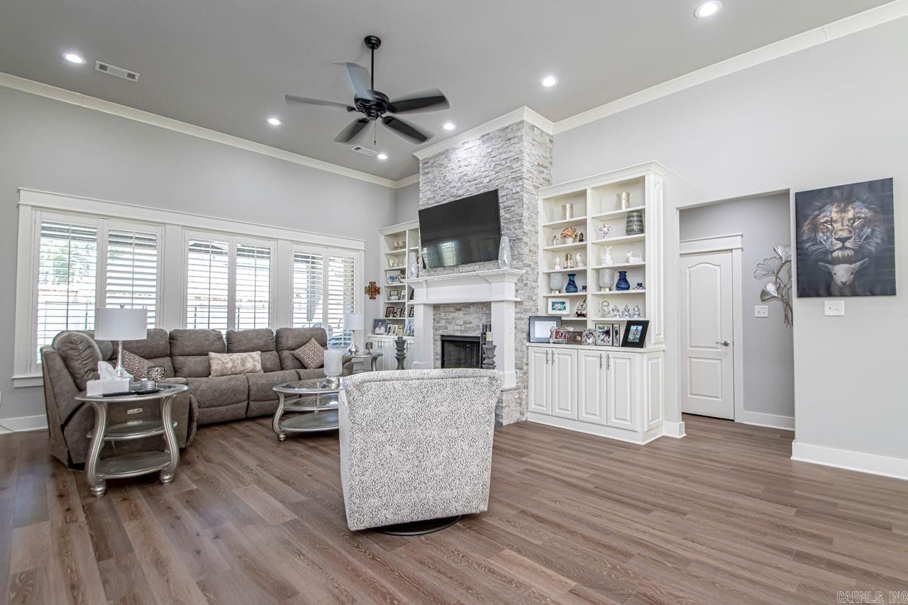 HURRICANE GARDENS - Residential