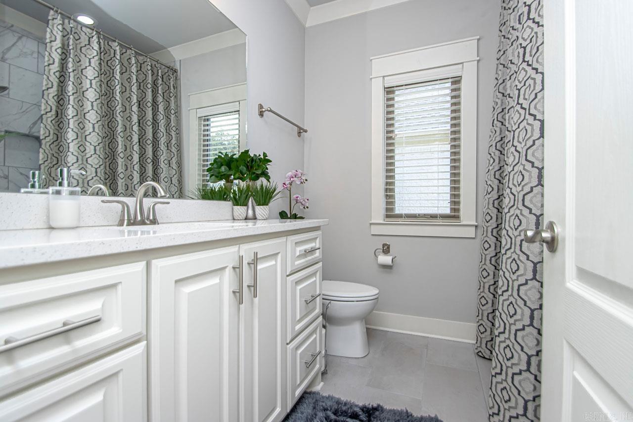 HURRICANE GARDENS - Residential