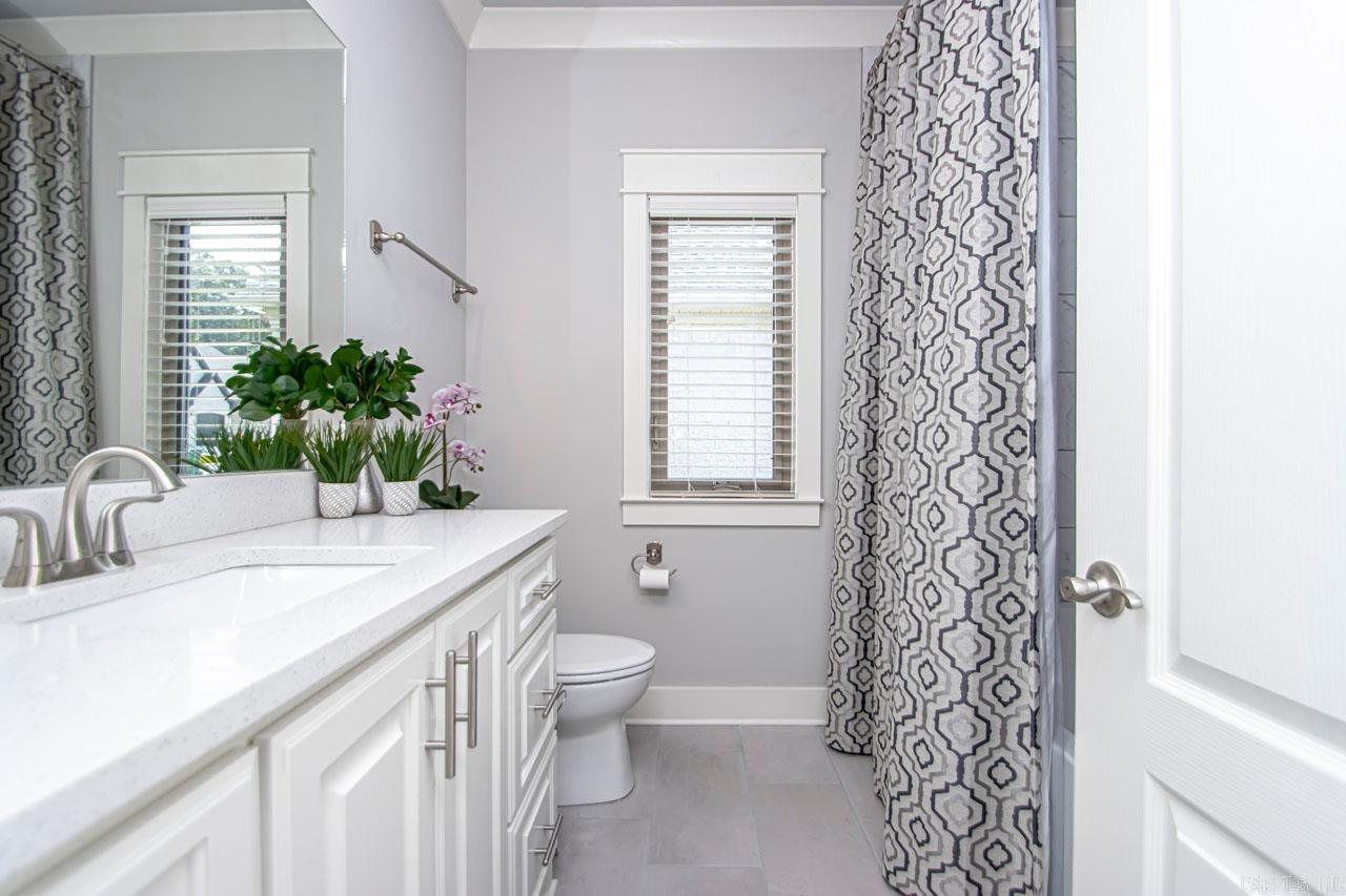 HURRICANE GARDENS - Residential