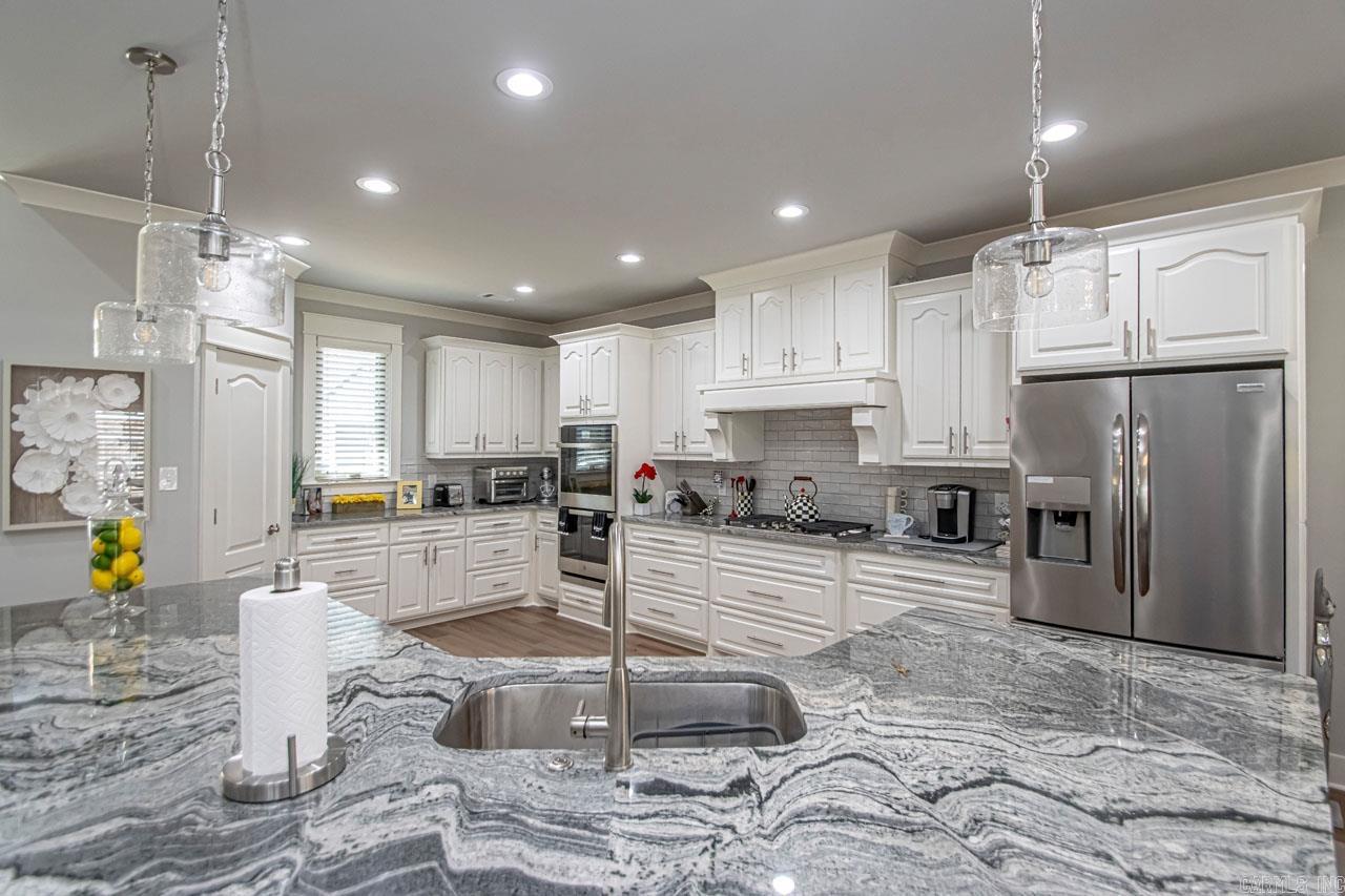 HURRICANE GARDENS - Residential