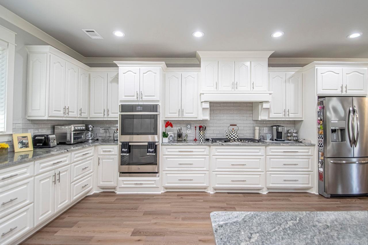 HURRICANE GARDENS - Residential