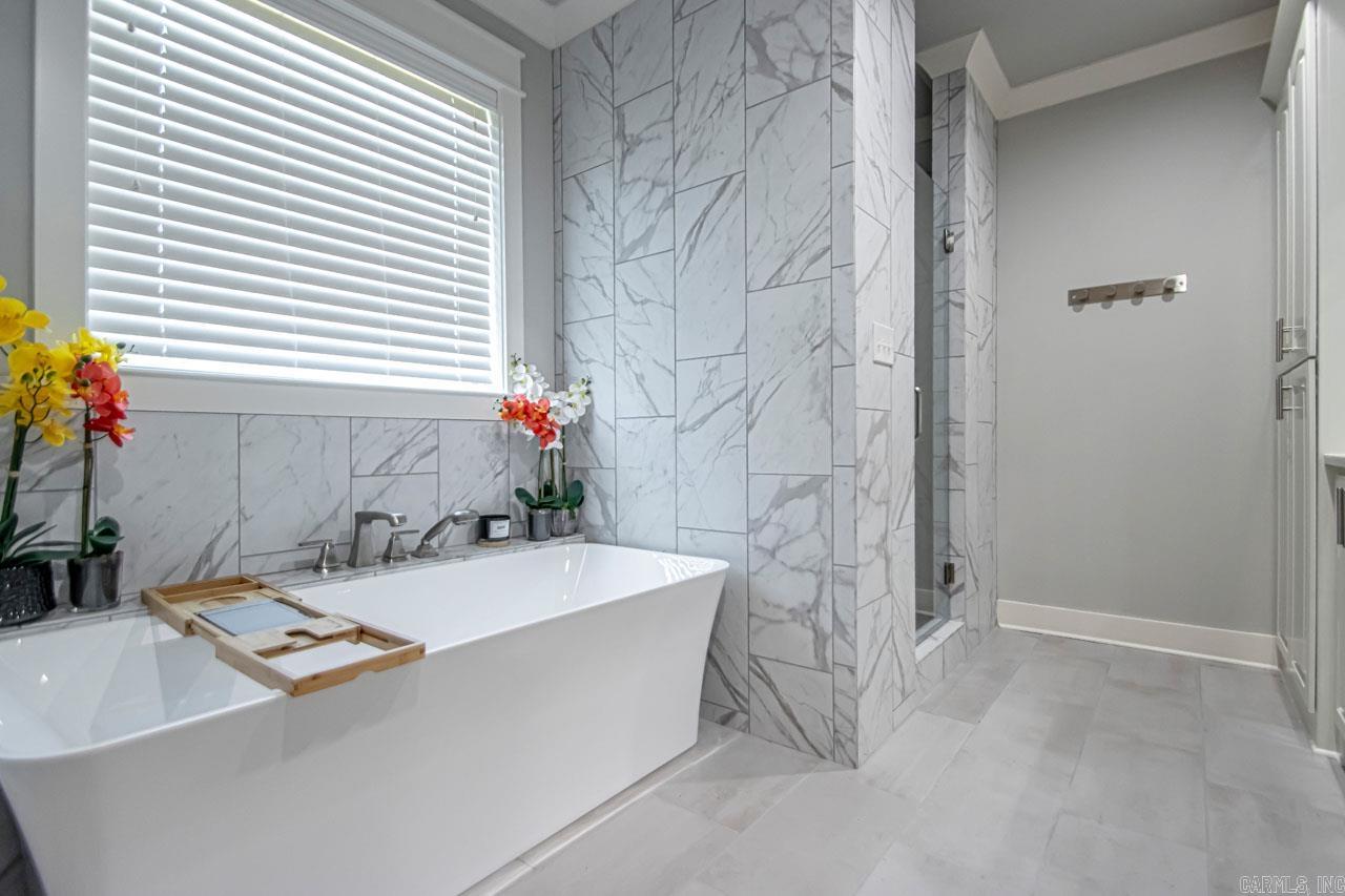 HURRICANE GARDENS - Residential