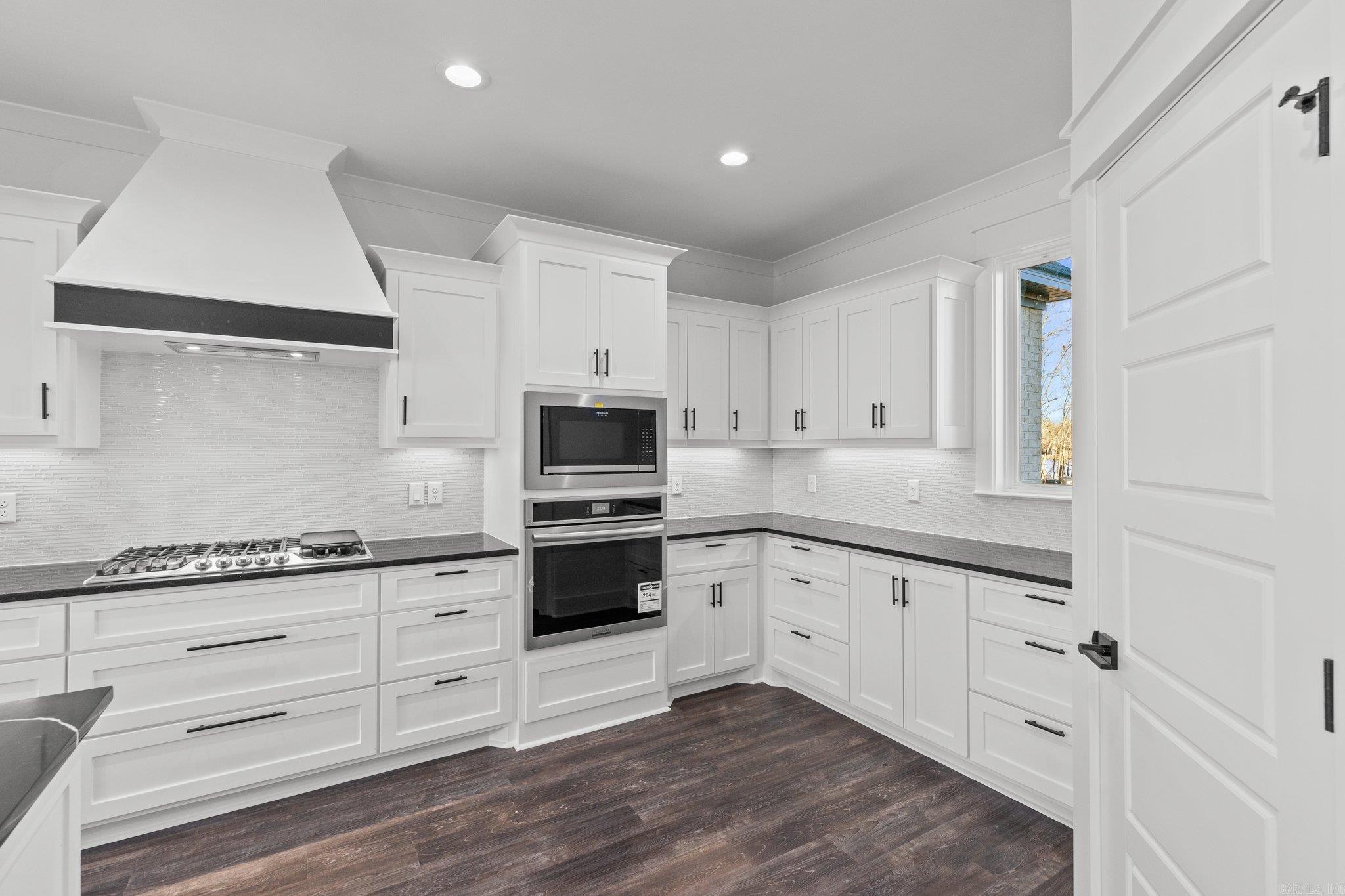 THE POINTE HURRICANE ESTATES - Residential