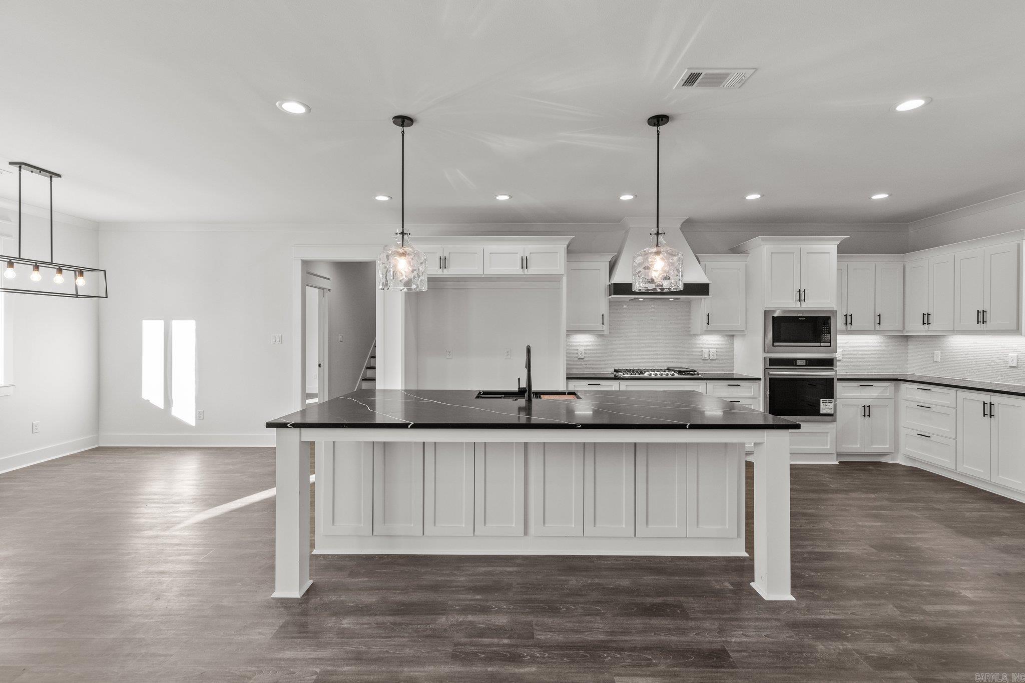 THE POINTE HURRICANE ESTATES - Residential