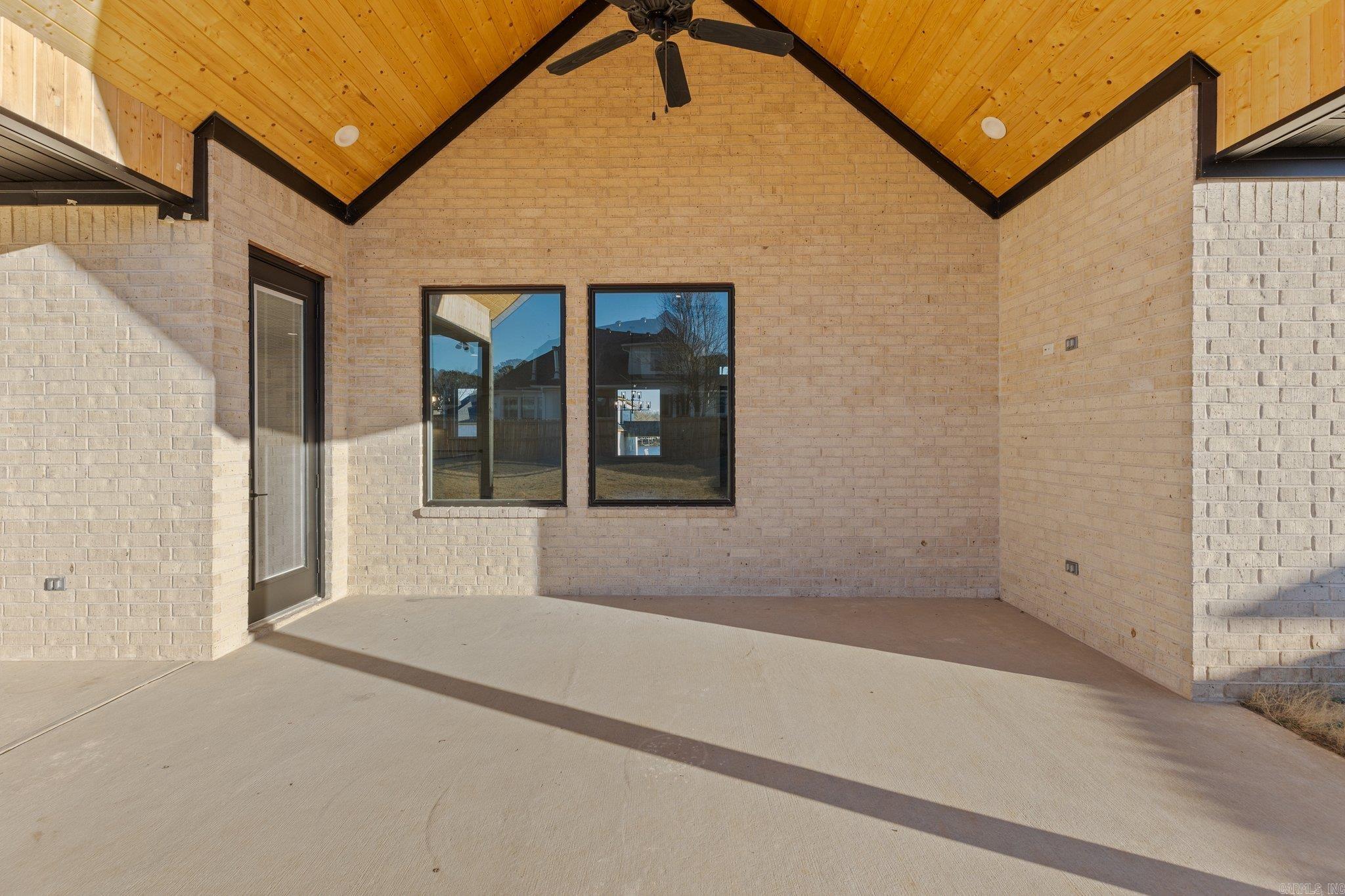 THE POINTE HURRICANE ESTATES - Residential