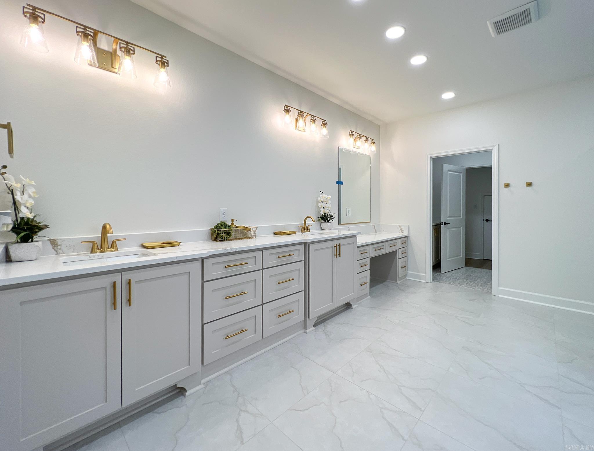 CHENAL VALLEY EPERNAY PLACE - Residential