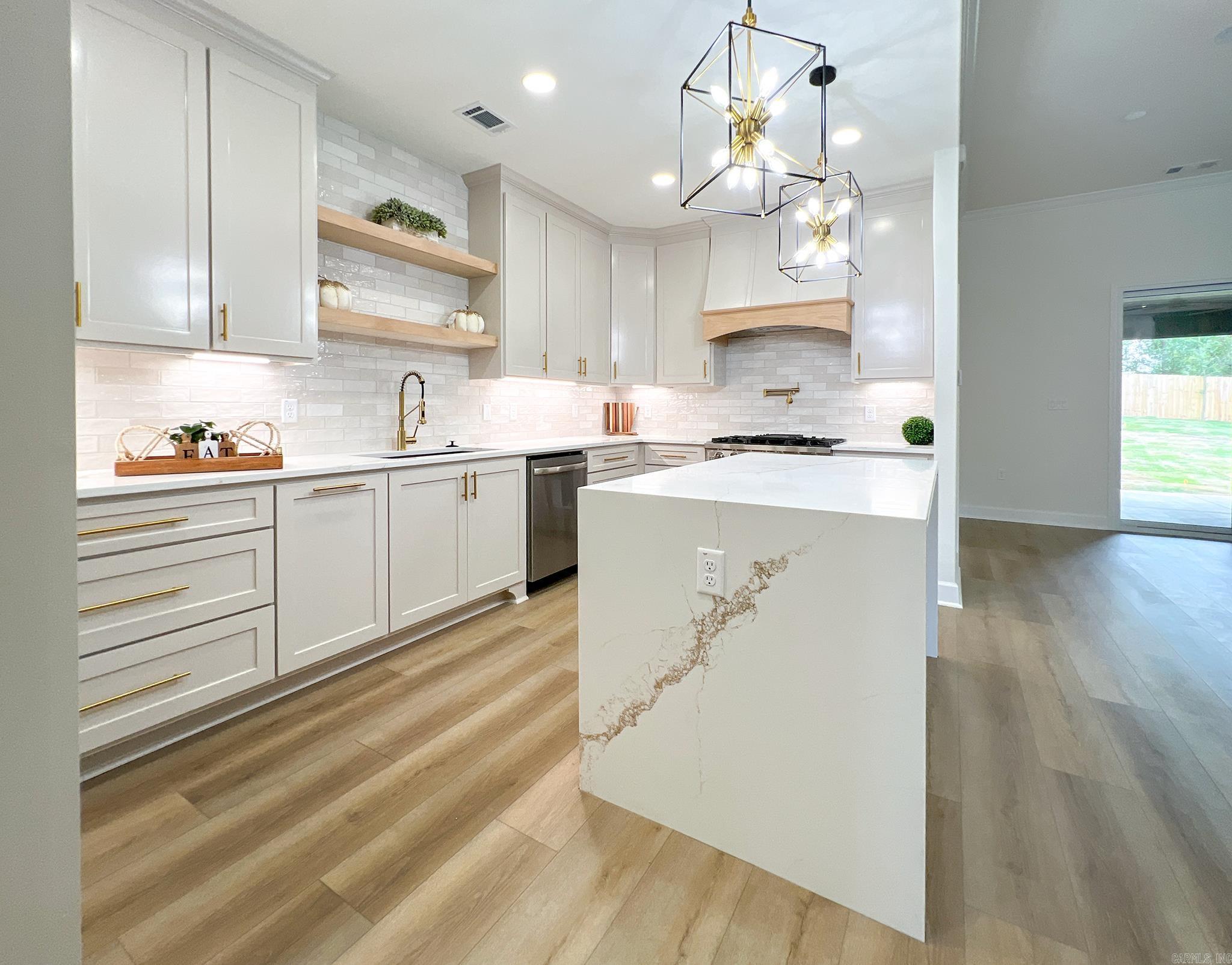 CHENAL VALLEY EPERNAY PLACE - Residential
