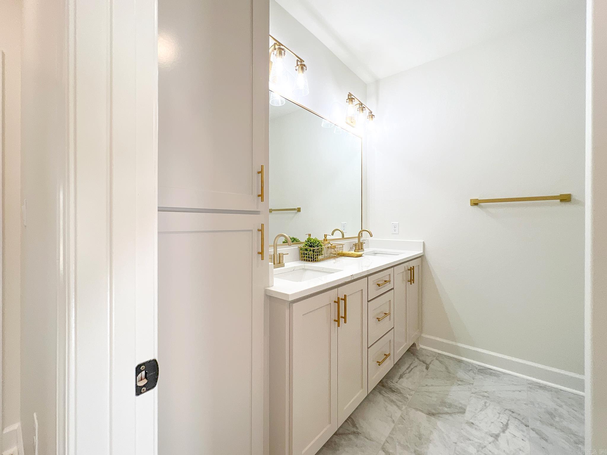 CHENAL VALLEY EPERNAY PLACE - Residential